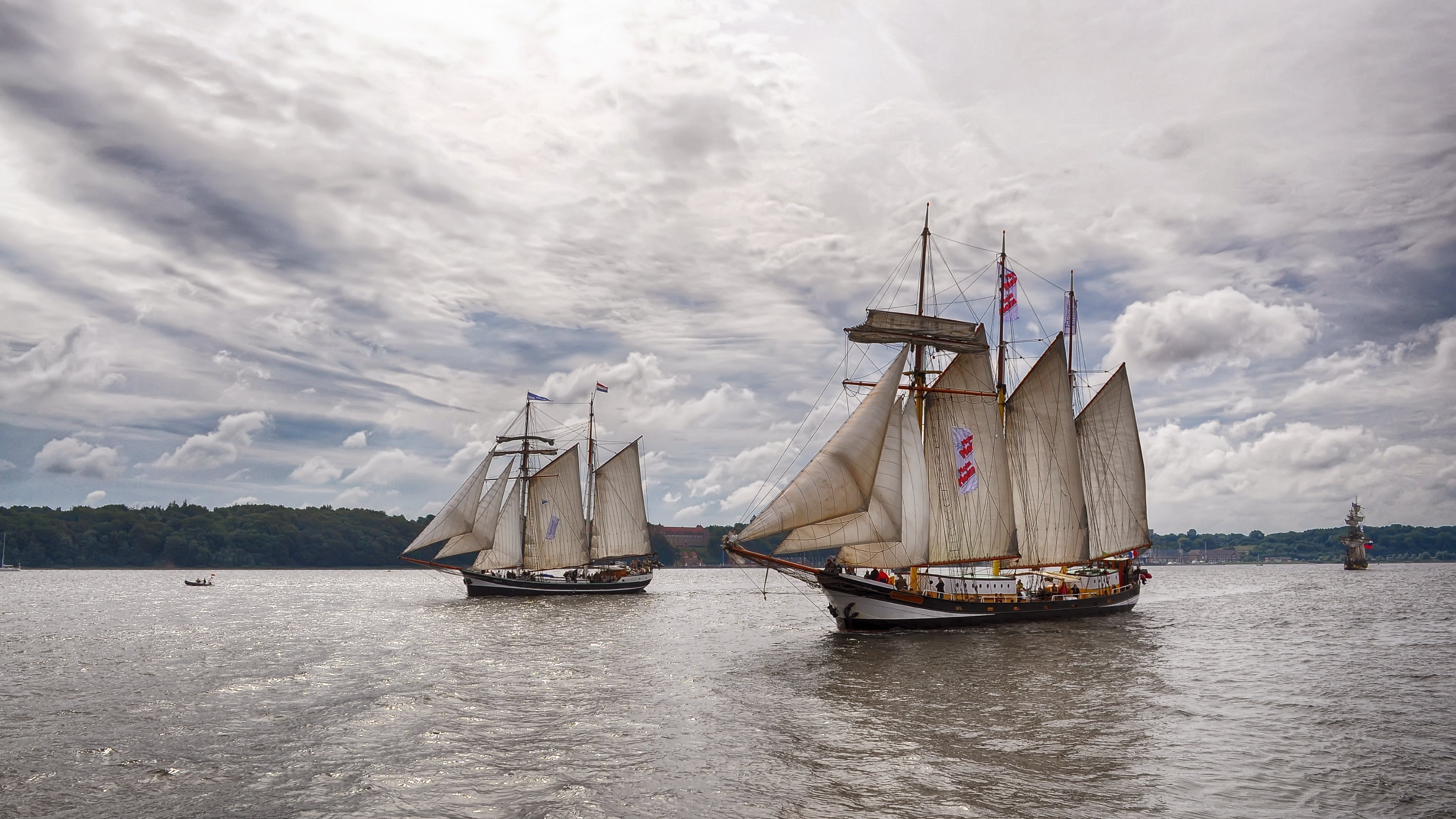 Brown and White Sail Boat on Sea Under White Clouds During Daytime. Wallpaper in 3840x2160 Resolution