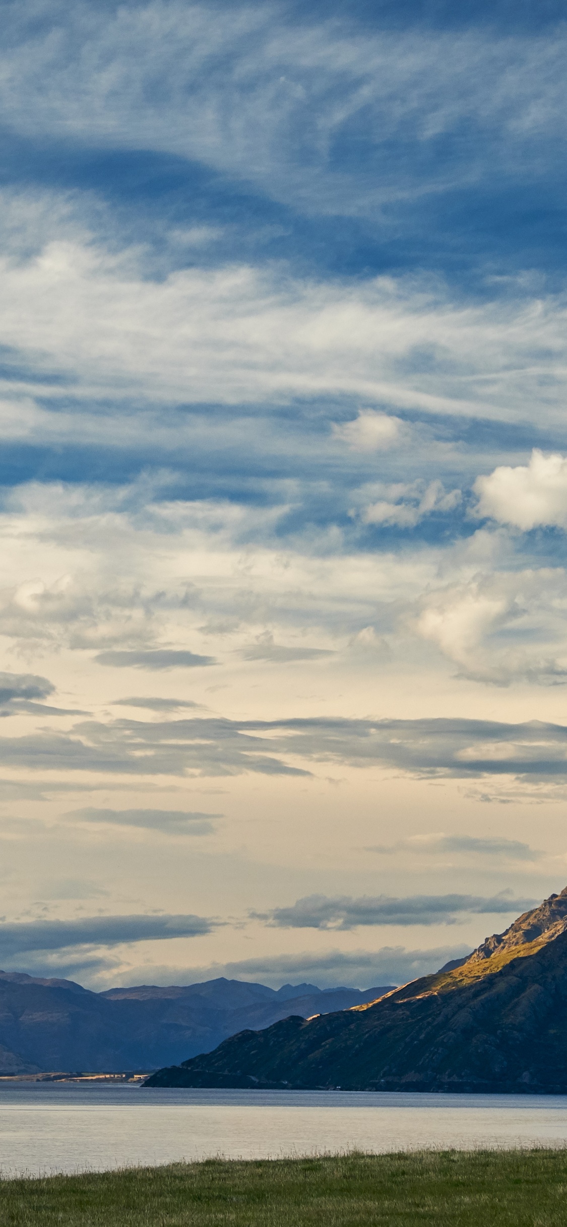 Bergigen Landschaftsformen, Hochland, Cloud, See, Wasser. Wallpaper in 1125x2436 Resolution