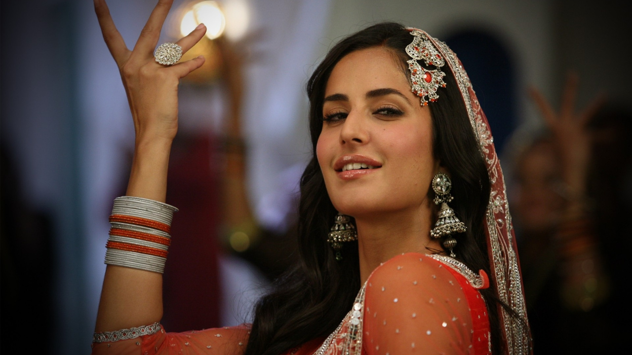 Woman in Orange and White Sari. Wallpaper in 1280x720 Resolution