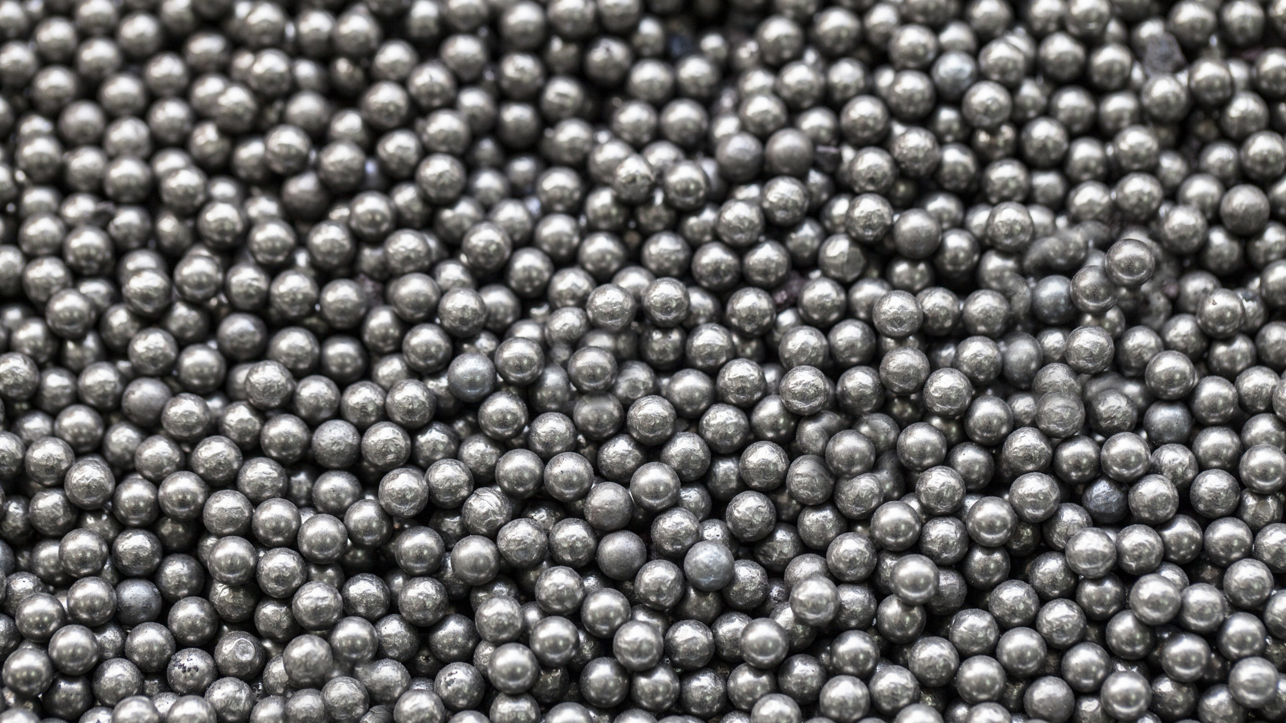 Frutos Redondos Morados y Verdes. Wallpaper in 2560x1440 Resolution