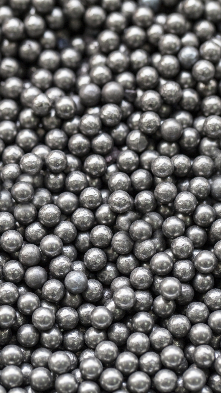 Lila Und Grüne Runde Früchte. Wallpaper in 750x1334 Resolution