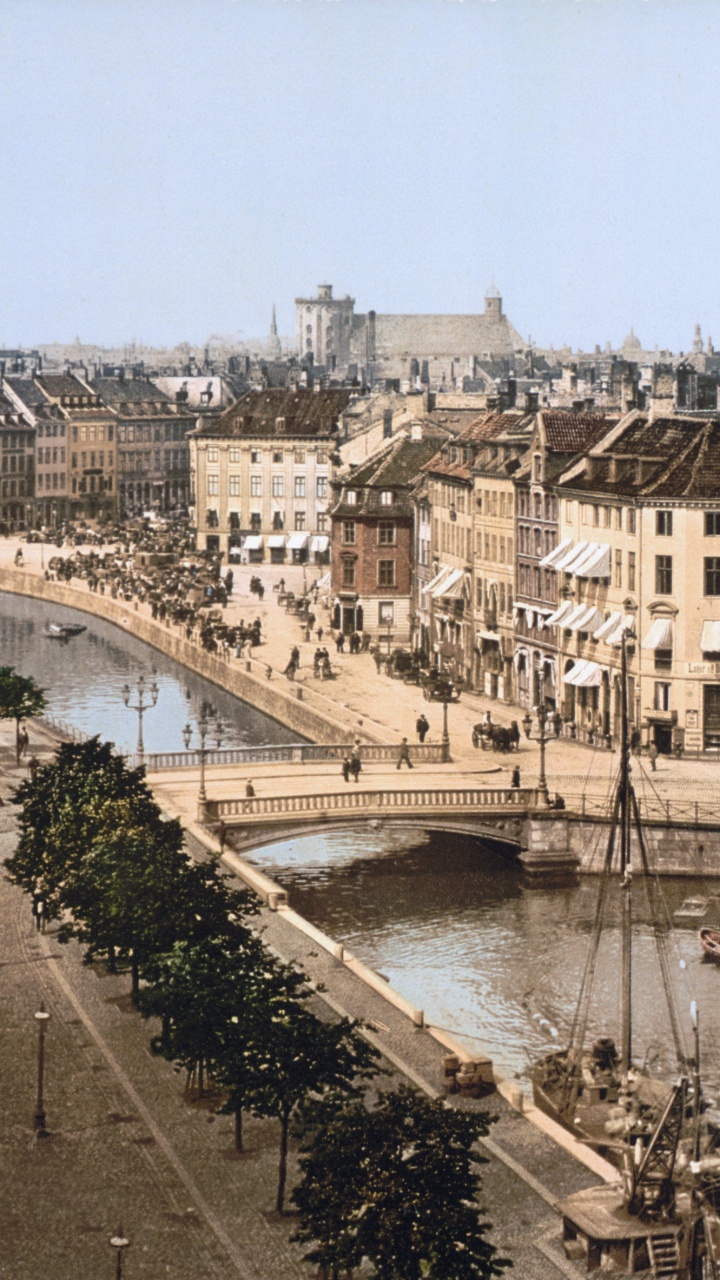 Brown Concrete Building Near River During Daytime. Wallpaper in 720x1280 Resolution