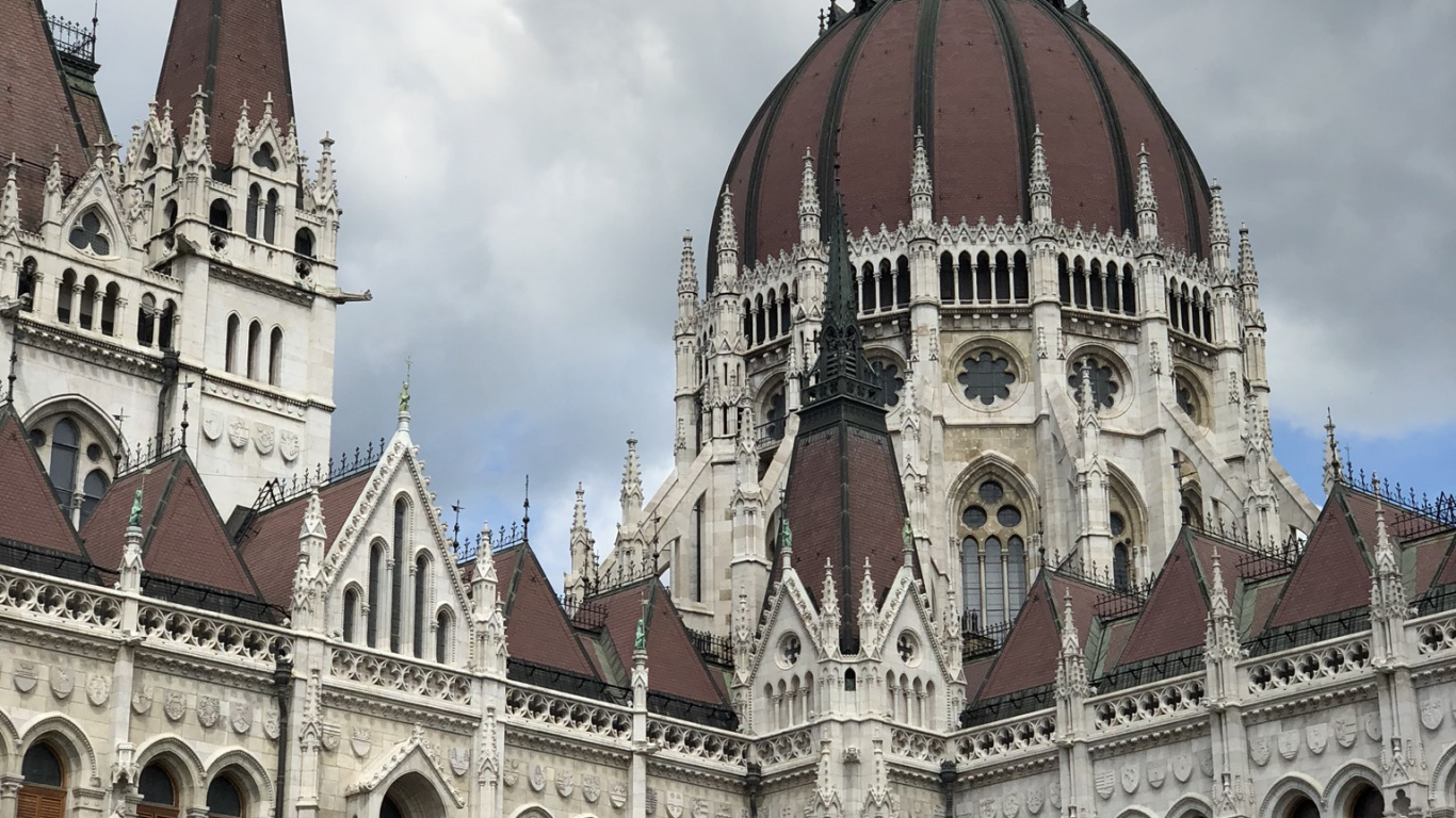 Budapest, Ungarischen Parlamentsgebäude, Architektur, Fassade, Dom. Wallpaper in 1366x768 Resolution