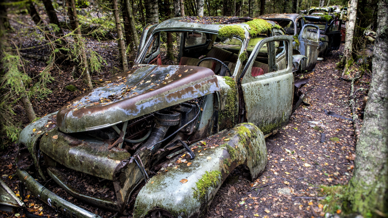 Coches Antiguos en Camino de Tierra. Wallpaper in 1280x720 Resolution