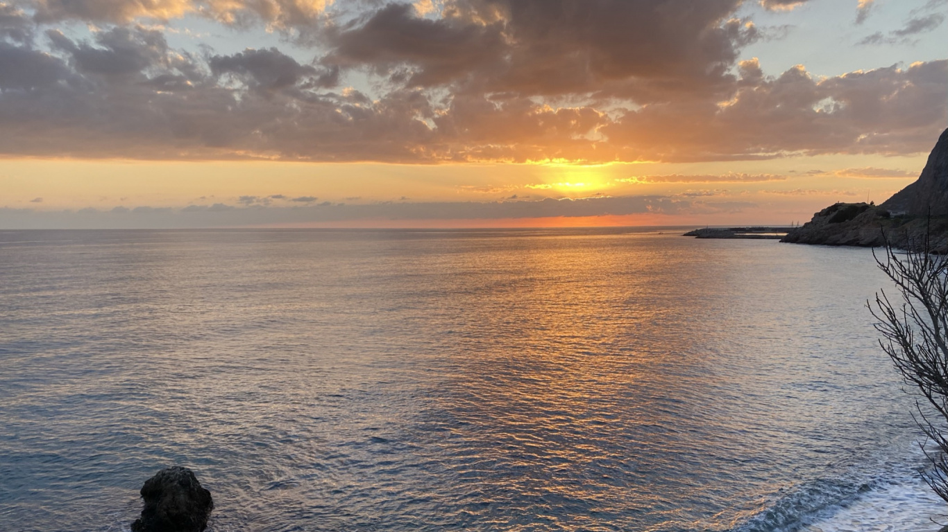 Meer, Wasser, Cloud, Atmosphäre, Wasserressourcen. Wallpaper in 1366x768 Resolution