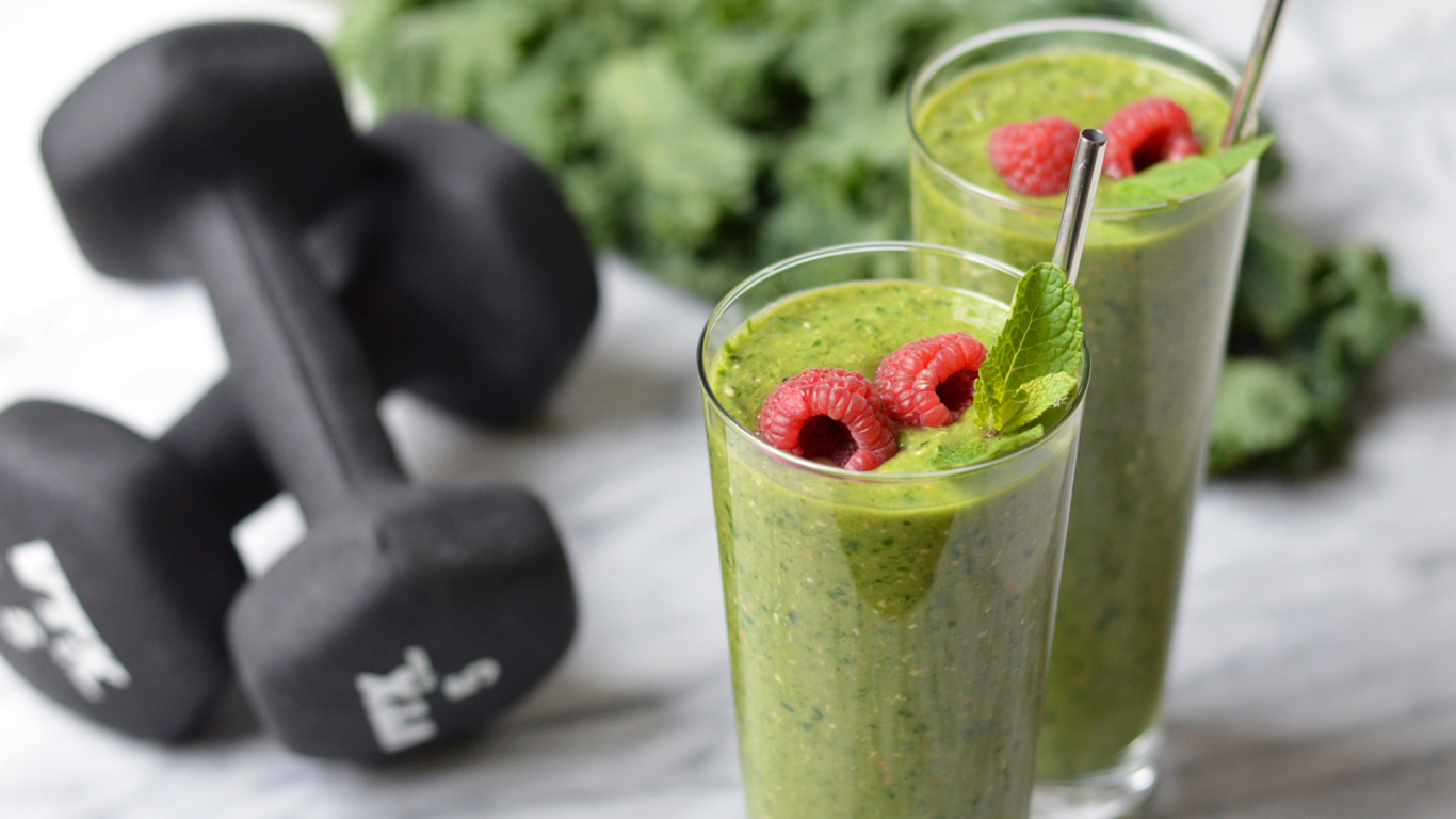 Clear Drinking Glass With Strawberry Juice. Wallpaper in 1366x768 Resolution