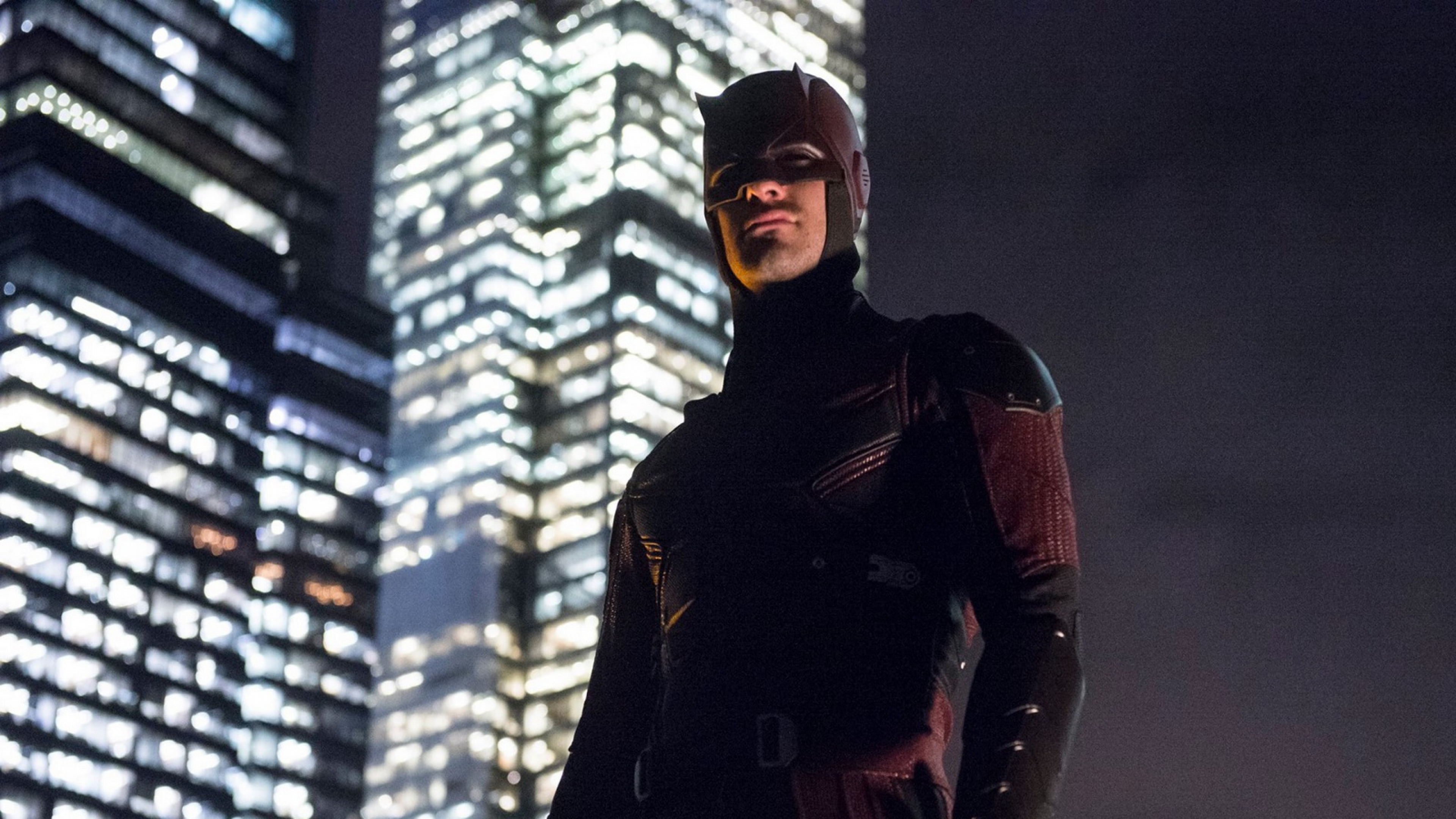 Homme en Veste Noire et Bonnet en Tricot Rouge. Wallpaper in 3840x2160 Resolution