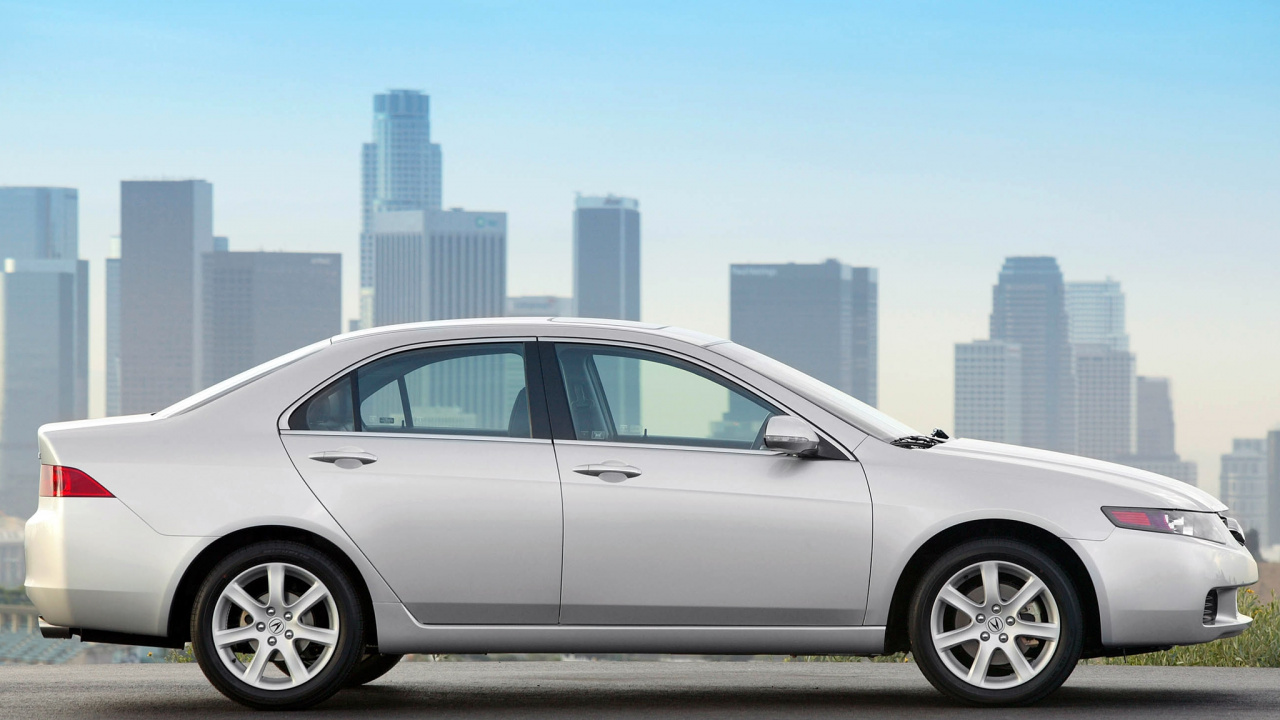 Silver Sedan on Gray Asphalt Road During Daytime. Wallpaper in 1280x720 Resolution
