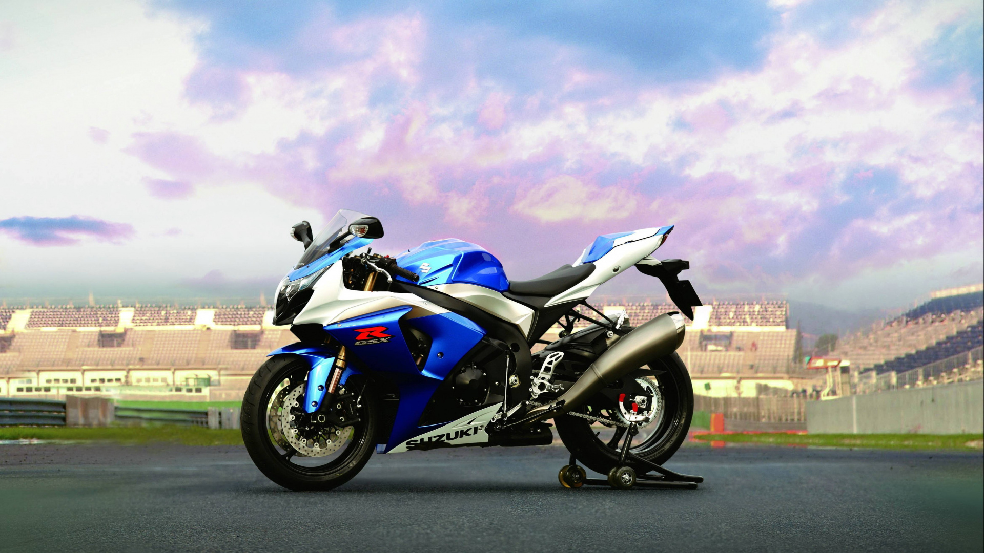 Blue and Black Sports Bike on Road During Daytime. Wallpaper in 1920x1080 Resolution