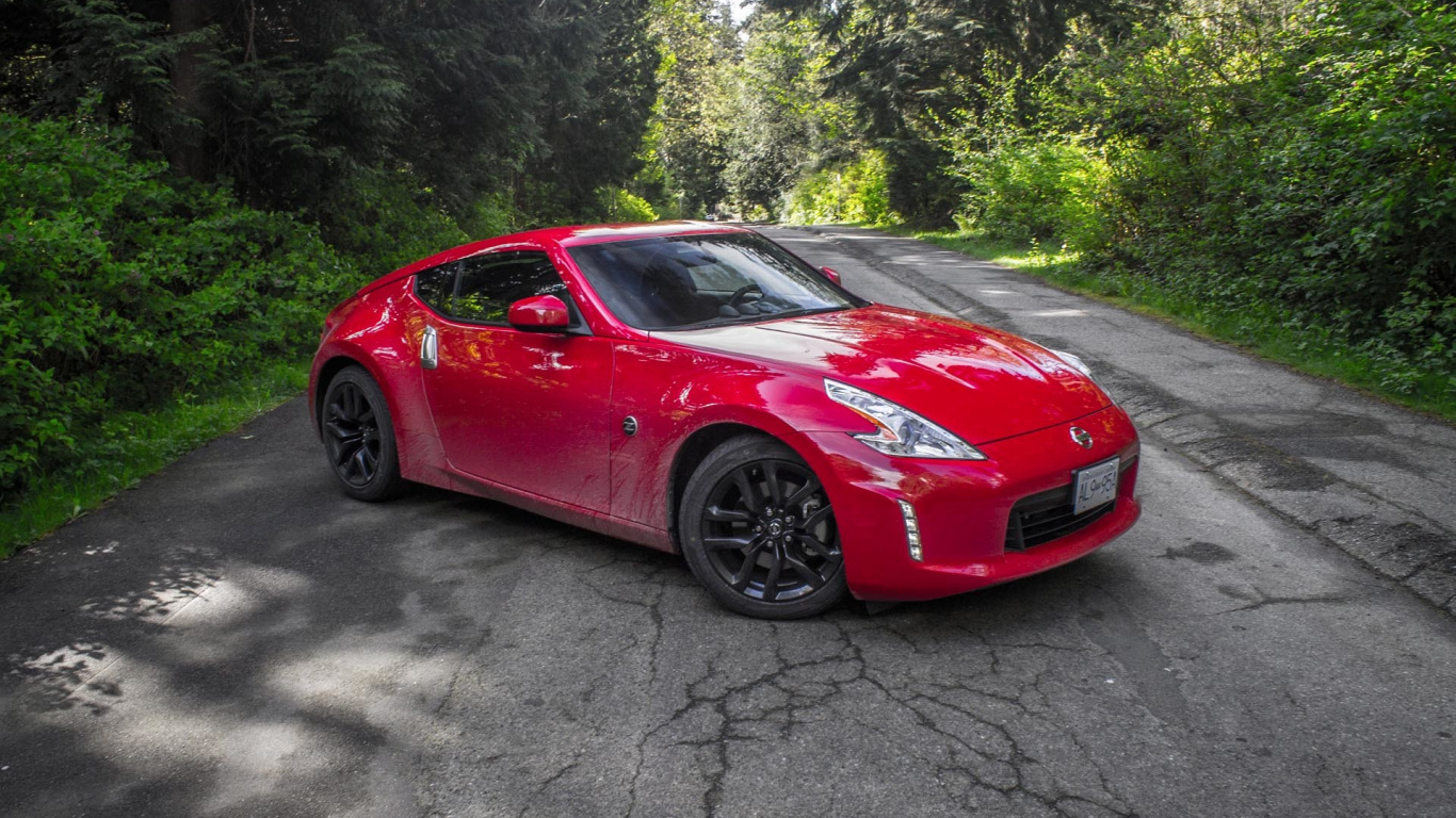 Ferrari 458 Italia Rojo Estacionado Sobre Pavimento de Hormigón Gris. Wallpaper in 1366x768 Resolution