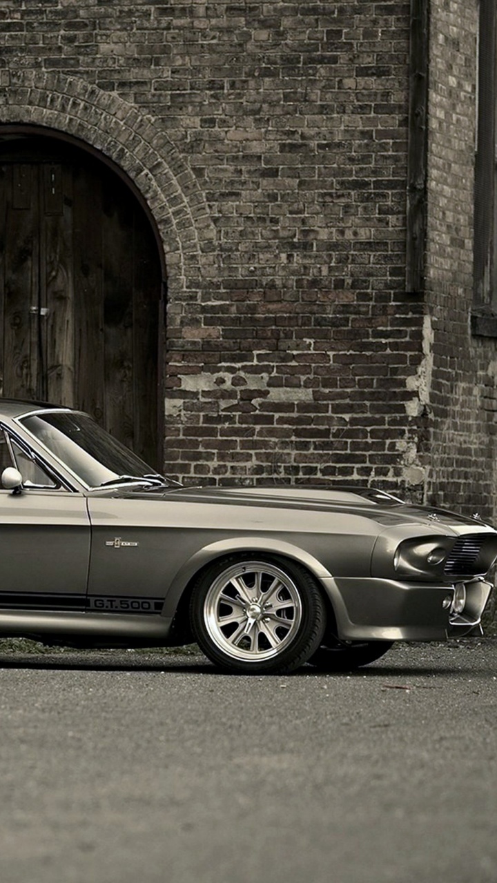 Photo en Niveaux de Gris D'un Coupé Garé à Côté D'un Mur de Briques. Wallpaper in 720x1280 Resolution