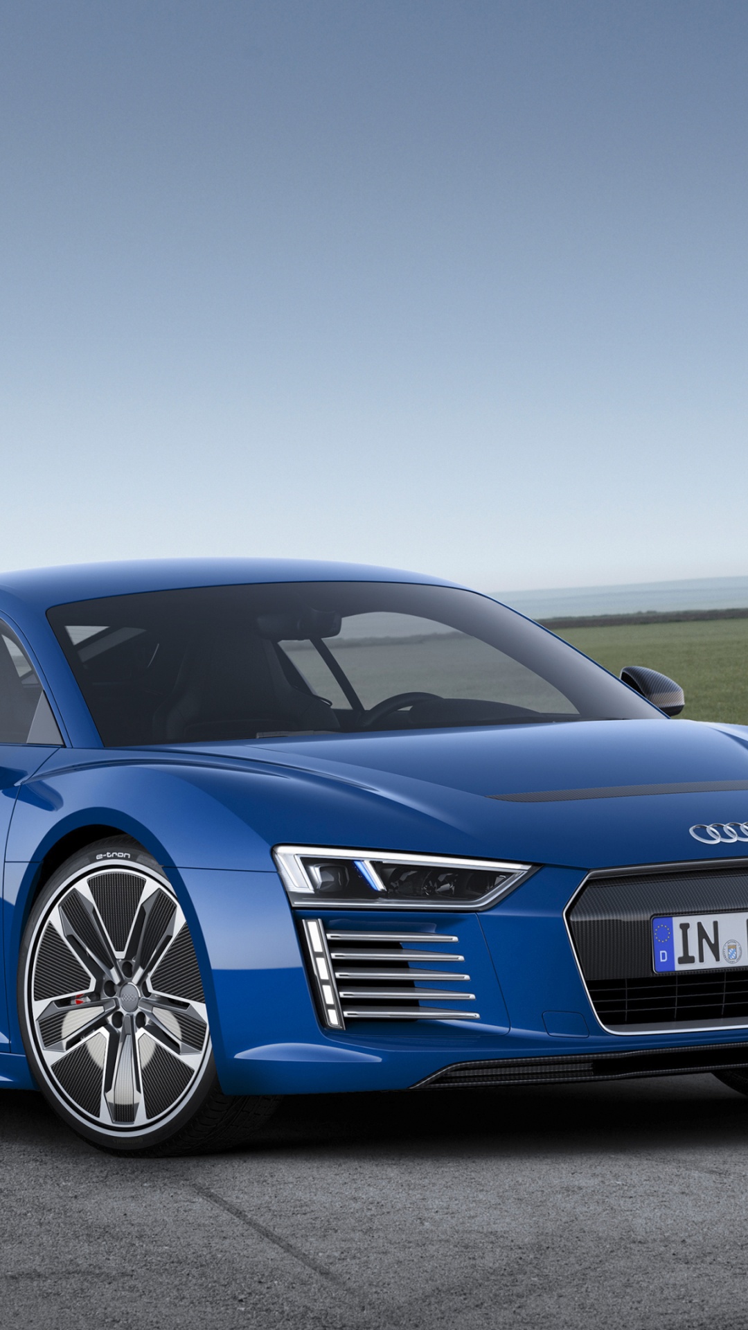 Blauer Audi r 8 Unterwegs. Wallpaper in 1080x1920 Resolution