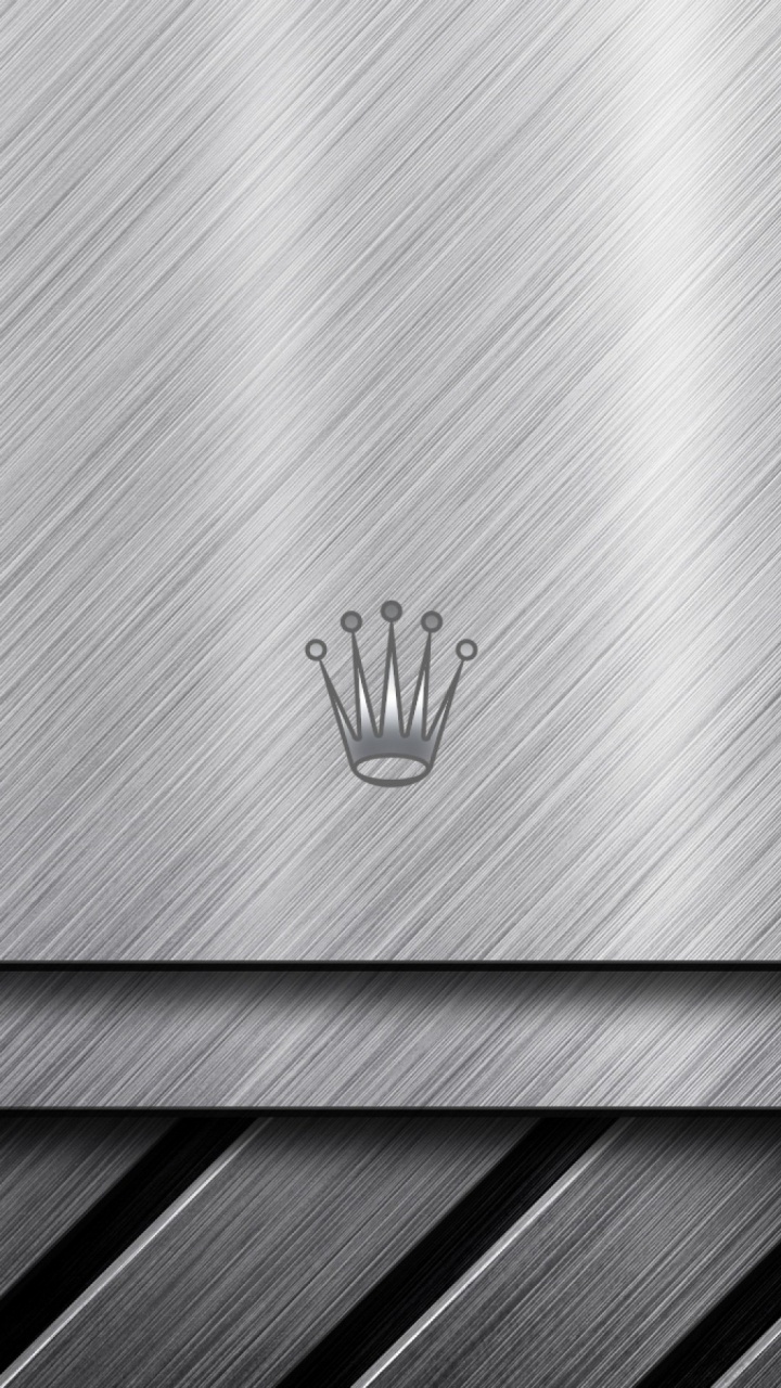 Silbernes MacBook Auf Schwarz-weiß Gestreiftem Textil. Wallpaper in 720x1280 Resolution