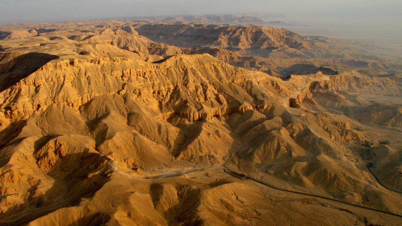 Brown and Gray Mountains Under Blue Sky During Daytime. Wallpaper in 1280x720 Resolution