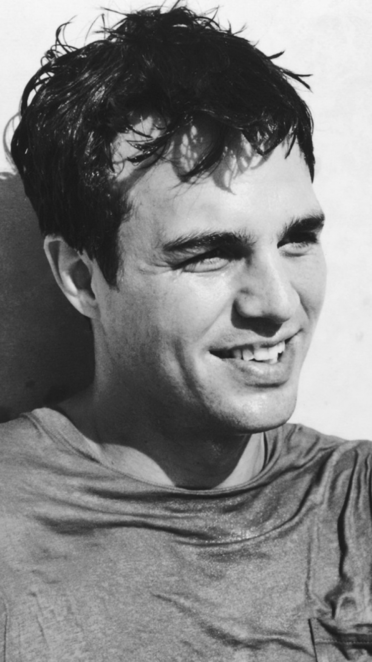 Mark Ruffalo, Hulk, Célébrité, L'expression du Visage, Front. Wallpaper in 750x1334 Resolution