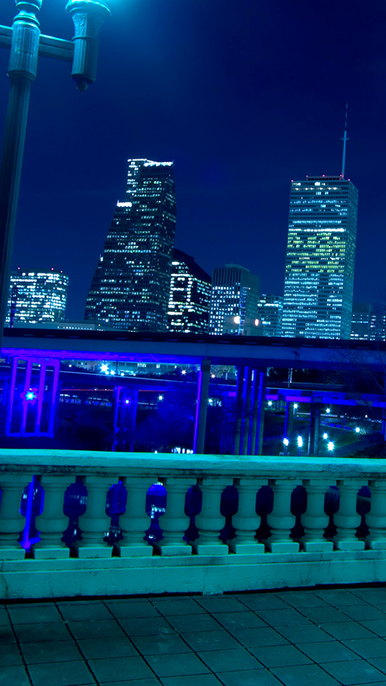 Edificio de Hormigón Blanco y Azul Durante la Noche. Wallpaper in 750x1334 Resolution