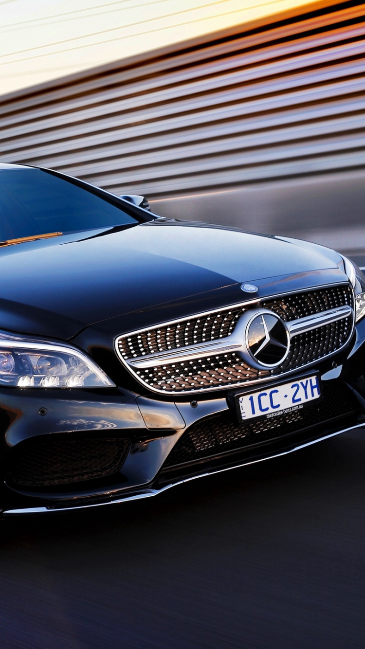 Braunes Mercedes Benz Coupe Auf Einem Parkplatz. Wallpaper in 750x1334 Resolution