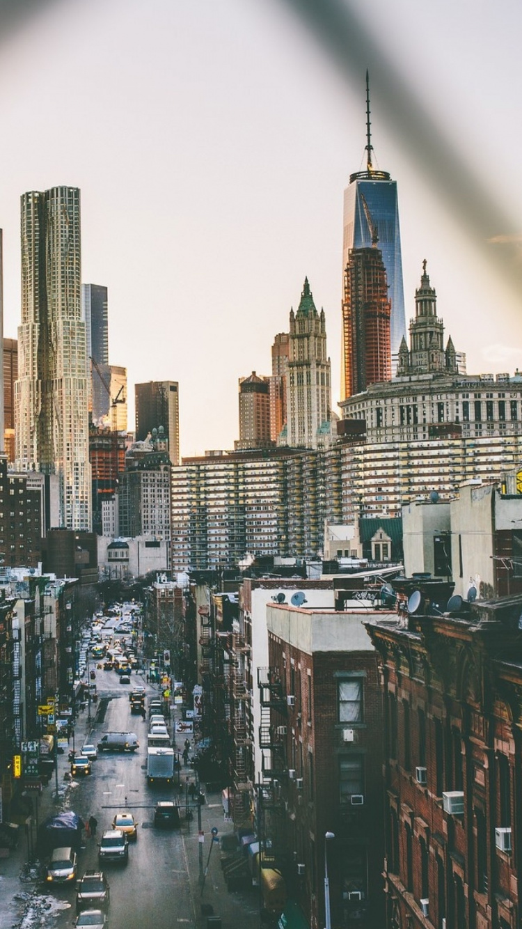 Bâtiments de la Ville Sous un Ciel Blanc Pendant la Journée. Wallpaper in 750x1334 Resolution