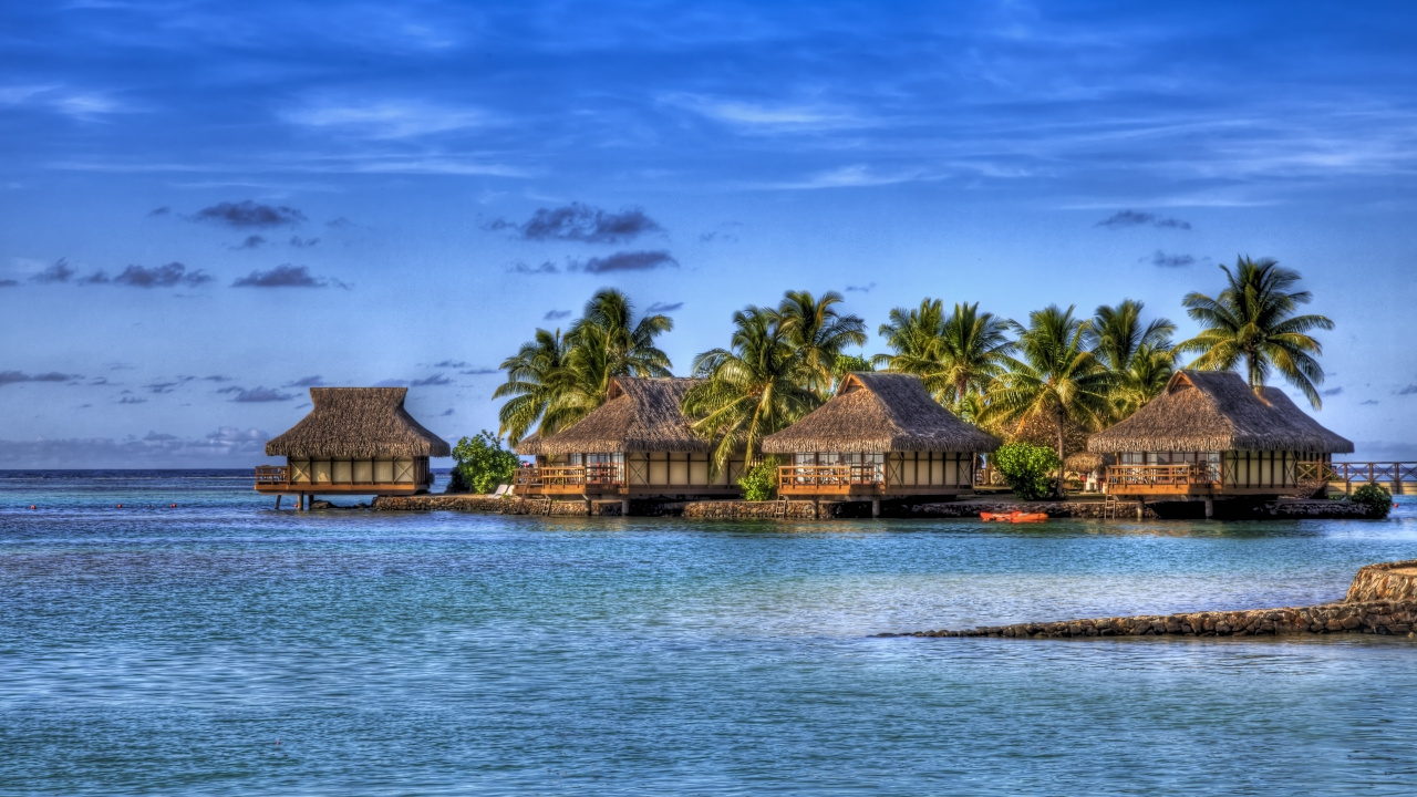 Brown Wooden House Near Body of Water During Daytime. Wallpaper in 1280x720 Resolution