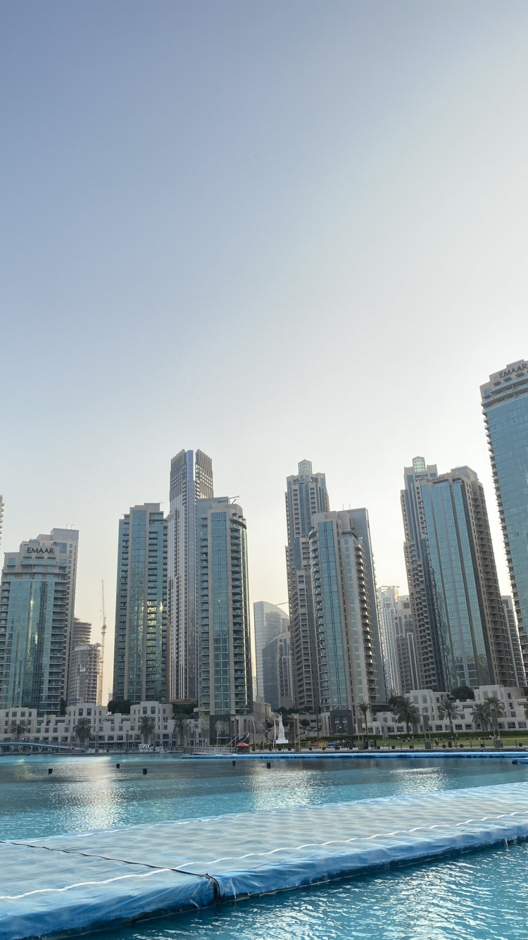 Dubai, Wolkenkratzer, Tower Block, Tageszeit, Eigenschaft. Wallpaper in 750x1334 Resolution