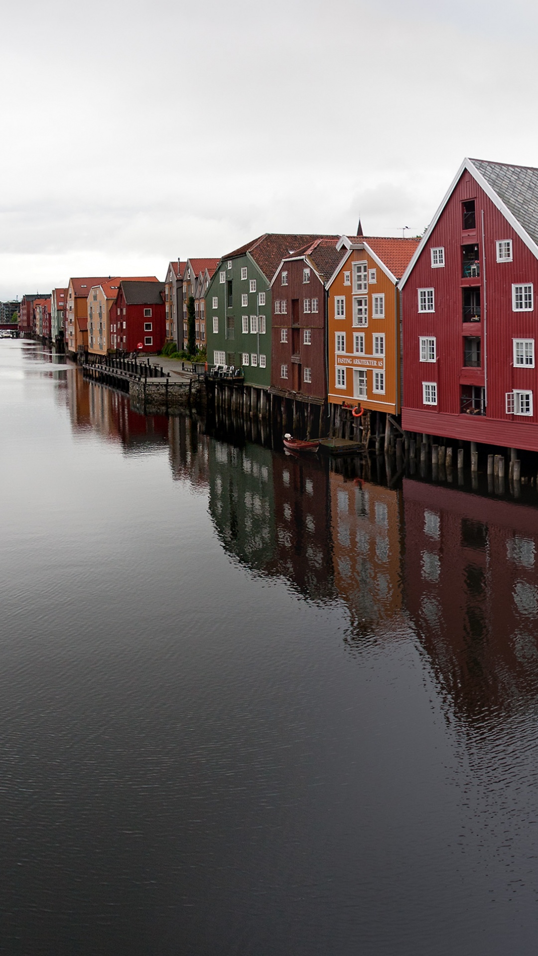Houses Near Body of Water During Daytime. Wallpaper in 1080x1920 Resolution