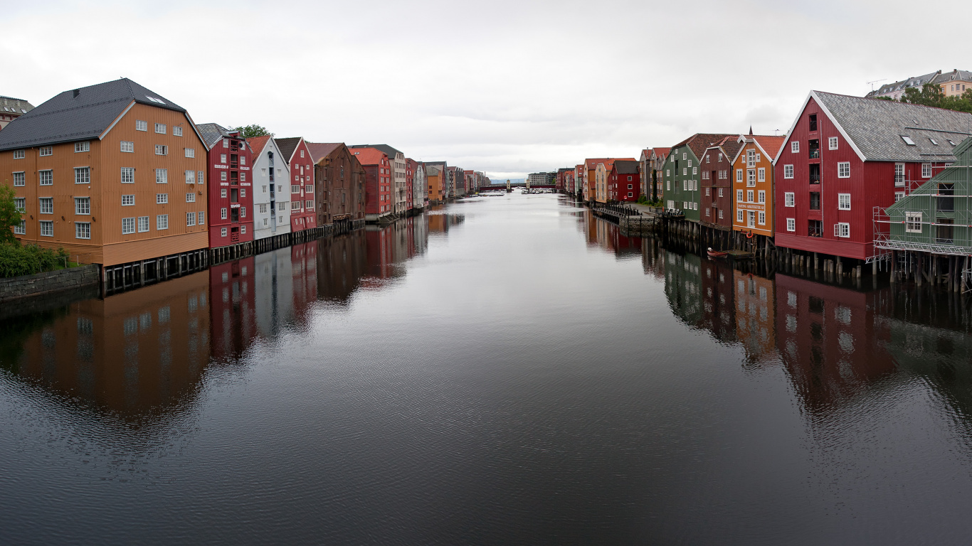 Houses Near Body of Water During Daytime. Wallpaper in 1366x768 Resolution