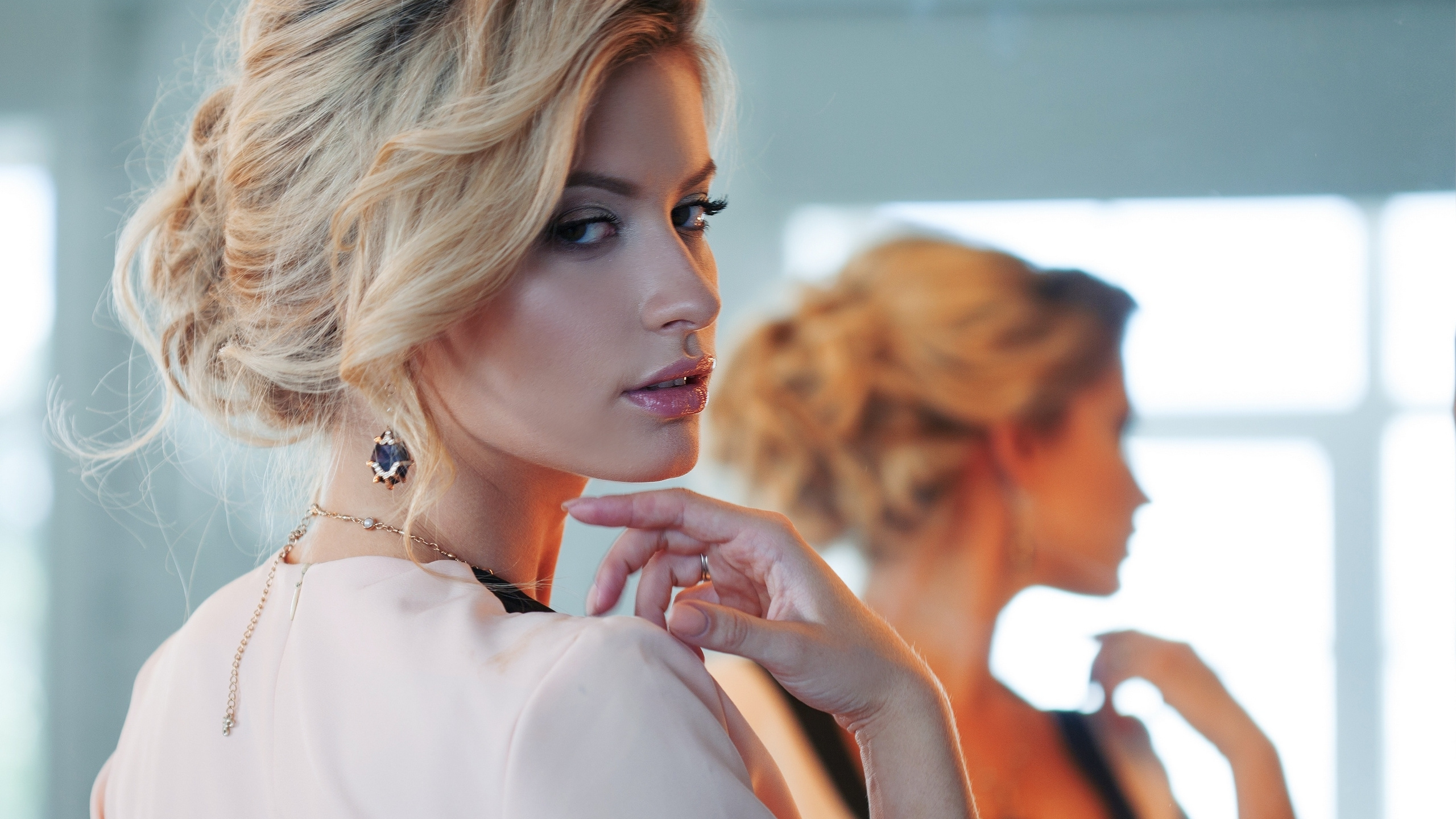 Ilustración, Barbilla, Ceja, Hombro, la Expresión Facial. Wallpaper in 2560x1440 Resolution