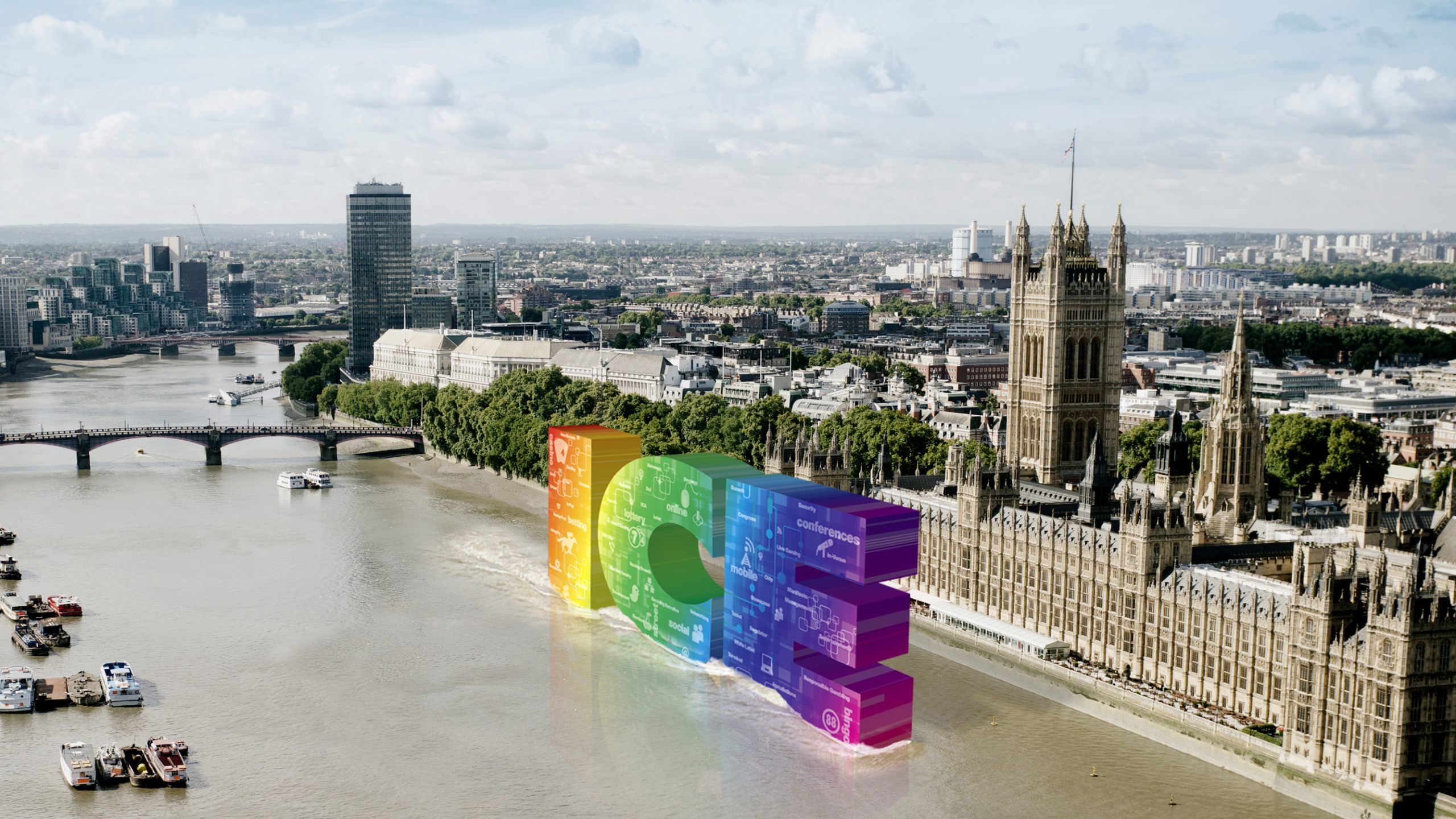 Edificios de Gran Altura Cerca Del Cuerpo de Agua Durante el Día. Wallpaper in 2560x1440 Resolution