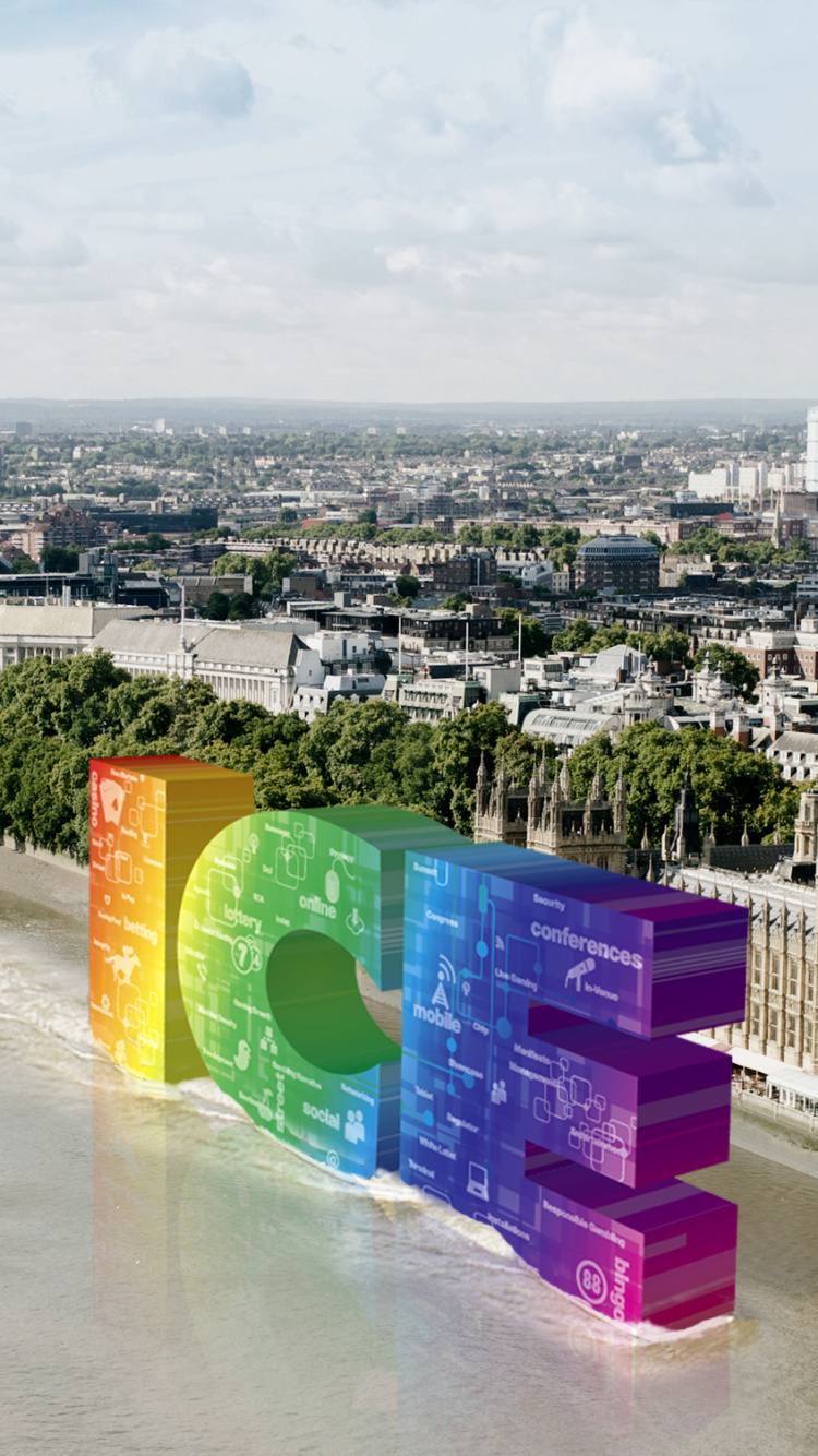 Hochhäuser in Der Nähe Von Gewässern Tagsüber. Wallpaper in 750x1334 Resolution