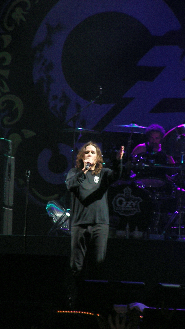 Rock Concert, Concert, Performance, Entertainment, Performing Arts. Wallpaper in 750x1334 Resolution