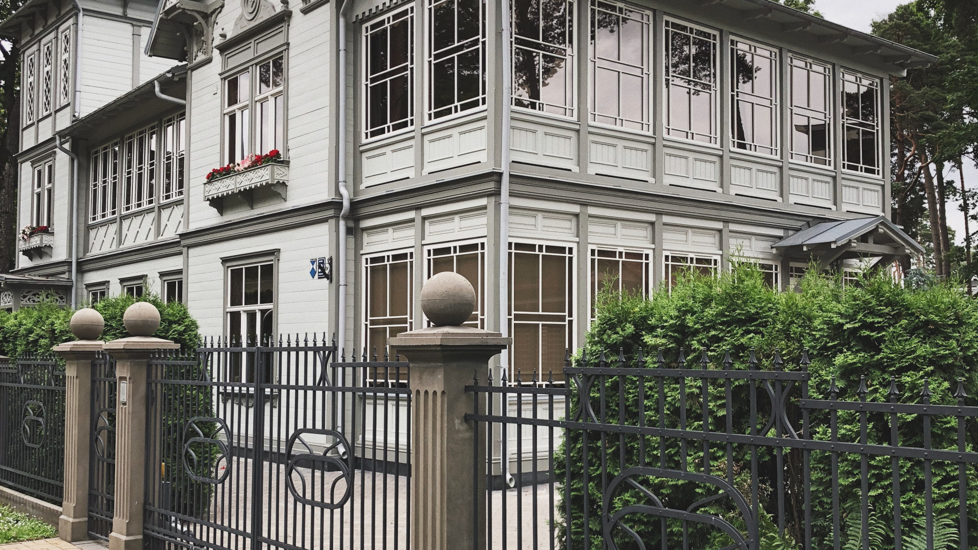 Haus, Fenster, Eigenschaft, Nachbarschaft, Wohngebiet. Wallpaper in 1920x1080 Resolution