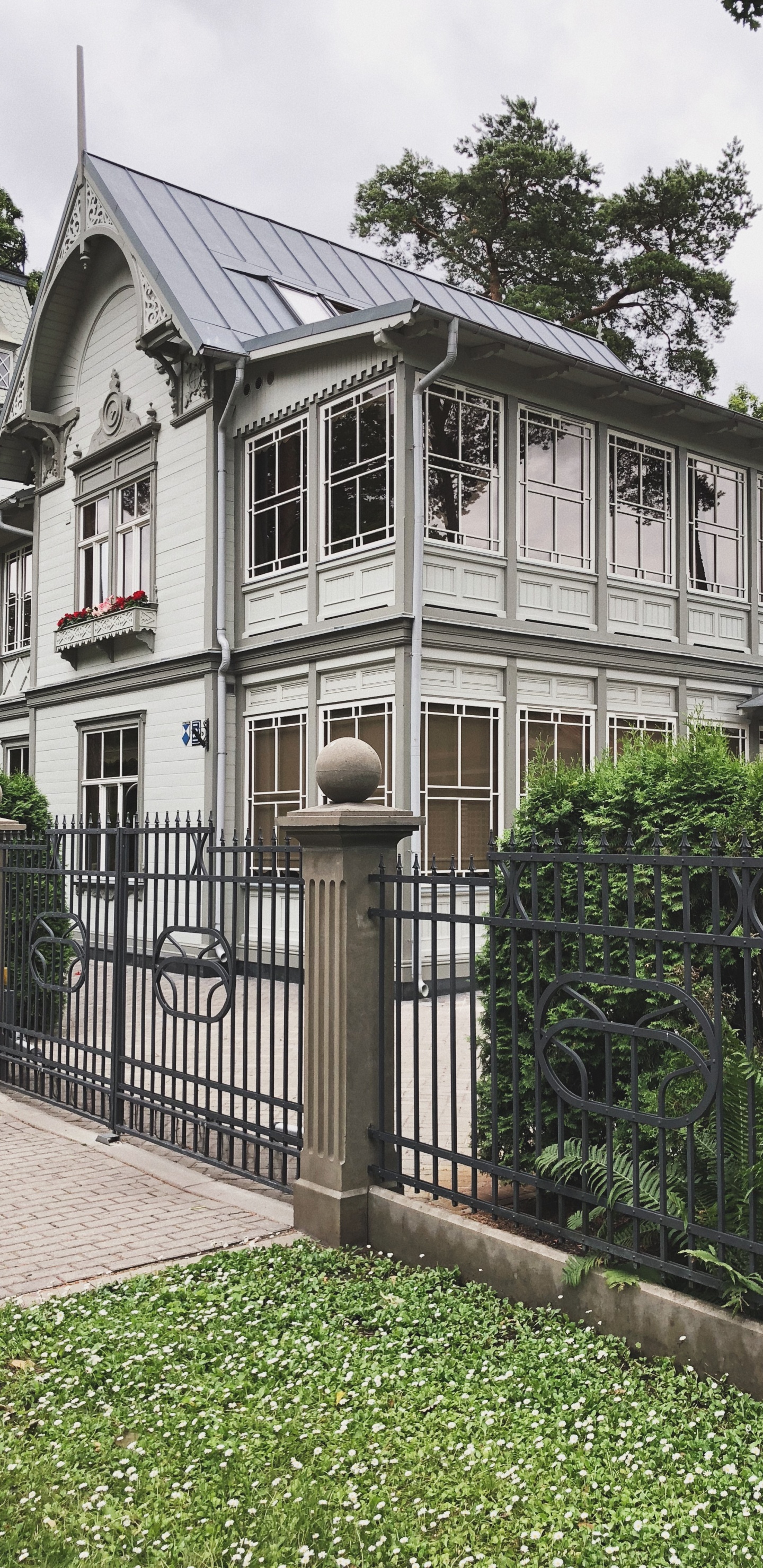 House, Window, Plant, Property, Neighbourhood. Wallpaper in 1440x2960 Resolution