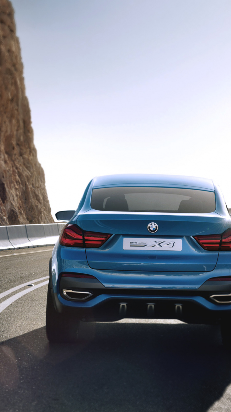 Blaues Chevrolet-Auto Auf Der Straße Tagsüber. Wallpaper in 750x1334 Resolution