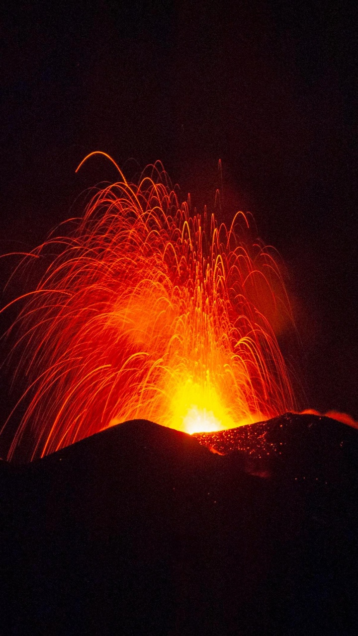 Fire in The Middle of The Road. Wallpaper in 720x1280 Resolution