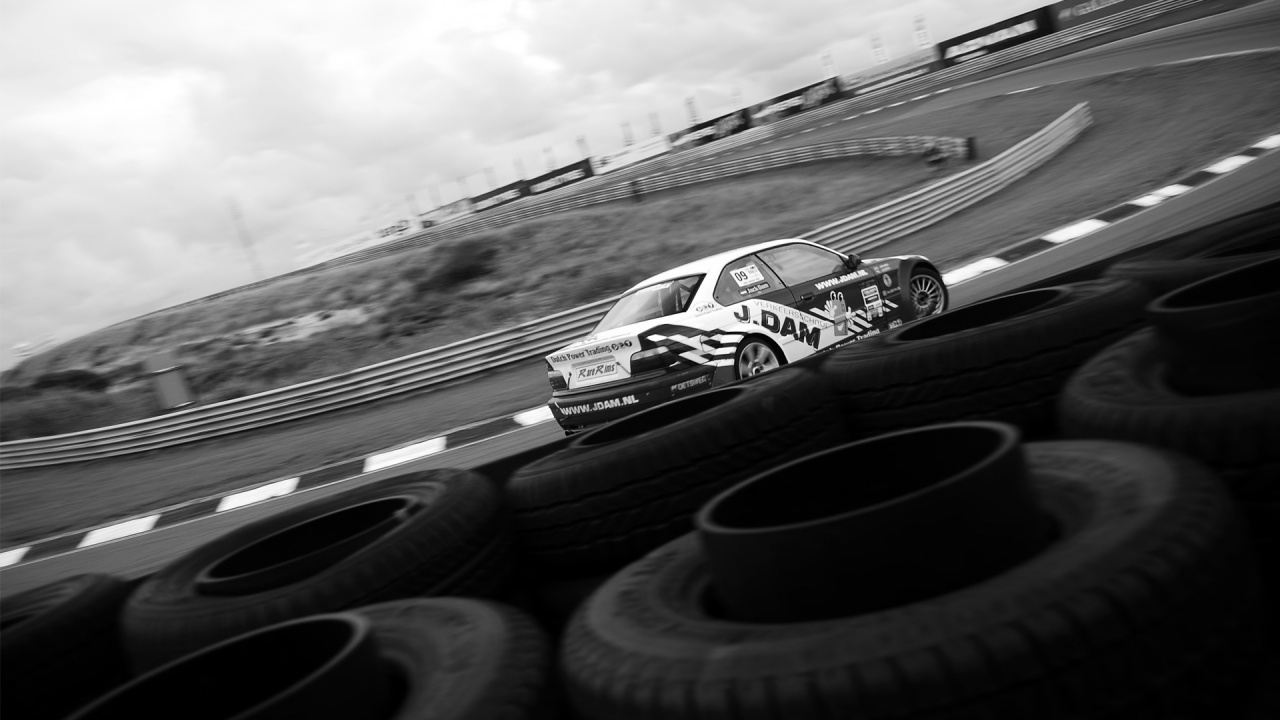 Blue and White Race Car on Track. Wallpaper in 1280x720 Resolution