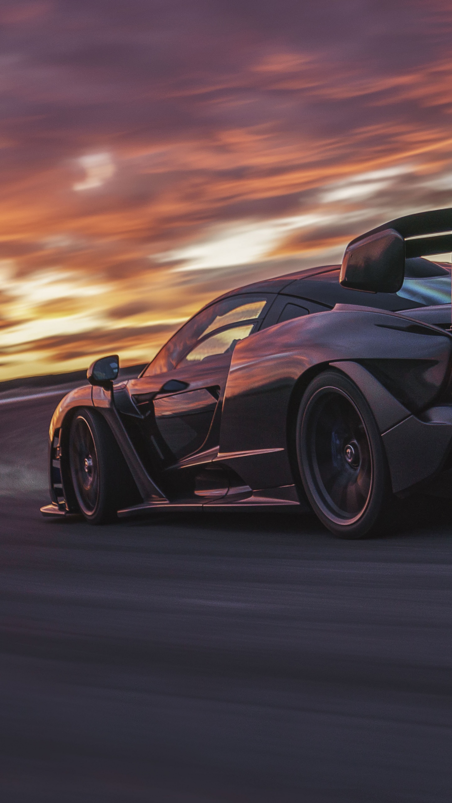 Schwarzer Porsche 911 Unterwegs Bei Sonnenuntergang. Wallpaper in 1440x2560 Resolution