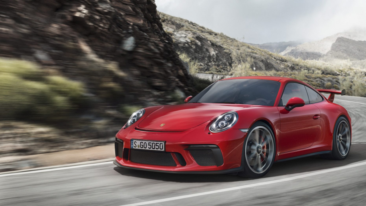 Porsche 911 Rojo en la Carretera Durante el Día. Wallpaper in 1280x720 Resolution