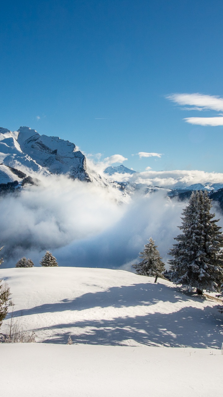 la Clusaz, Montaña, Nieve, Azure, Paisaje Natural. Wallpaper in 720x1280 Resolution