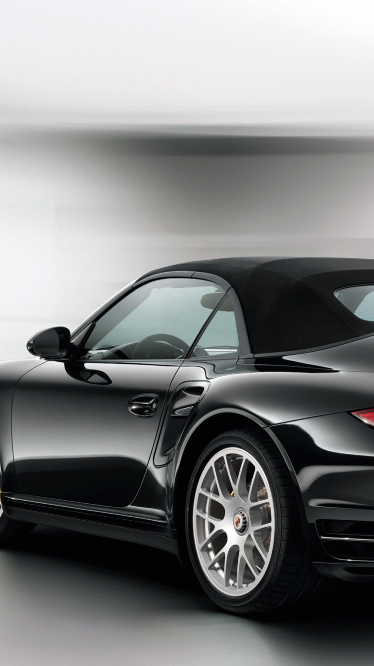 Schwarzer Porsche 911 in Einem Zimmer Geparkt. Wallpaper in 750x1334 Resolution