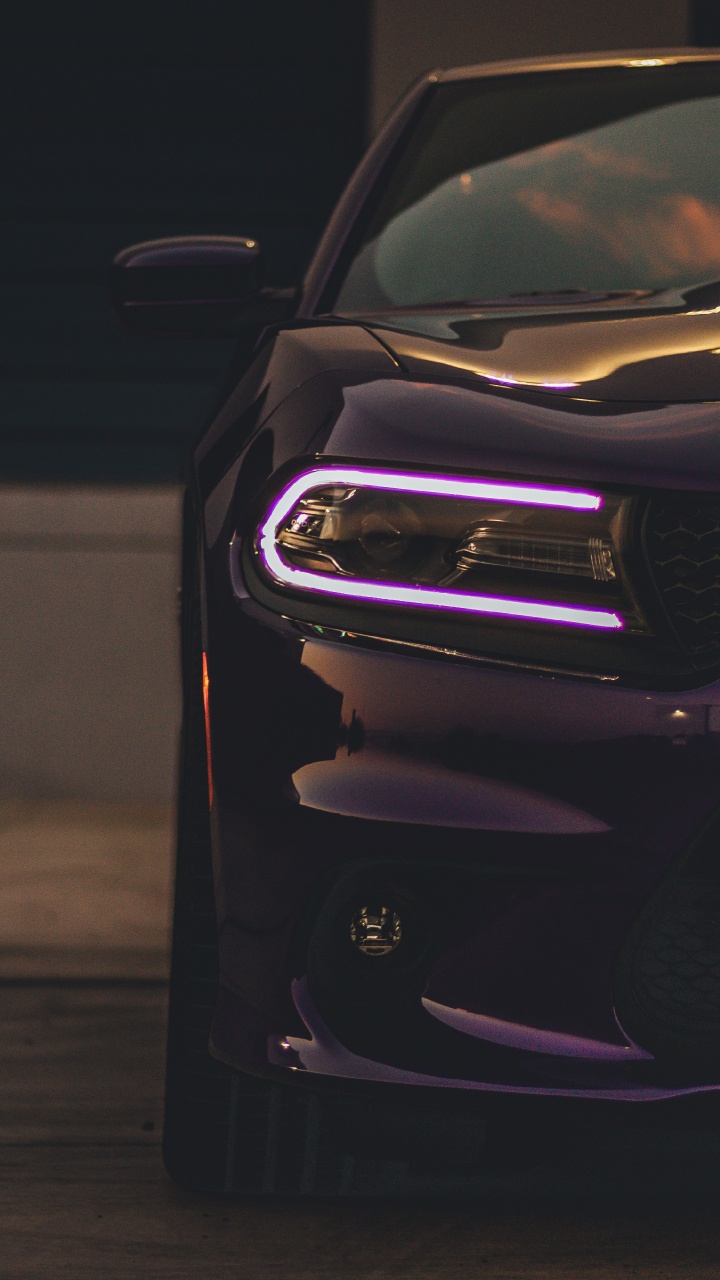 Voiture Noire Dans Une Pièce Sombre. Wallpaper in 720x1280 Resolution