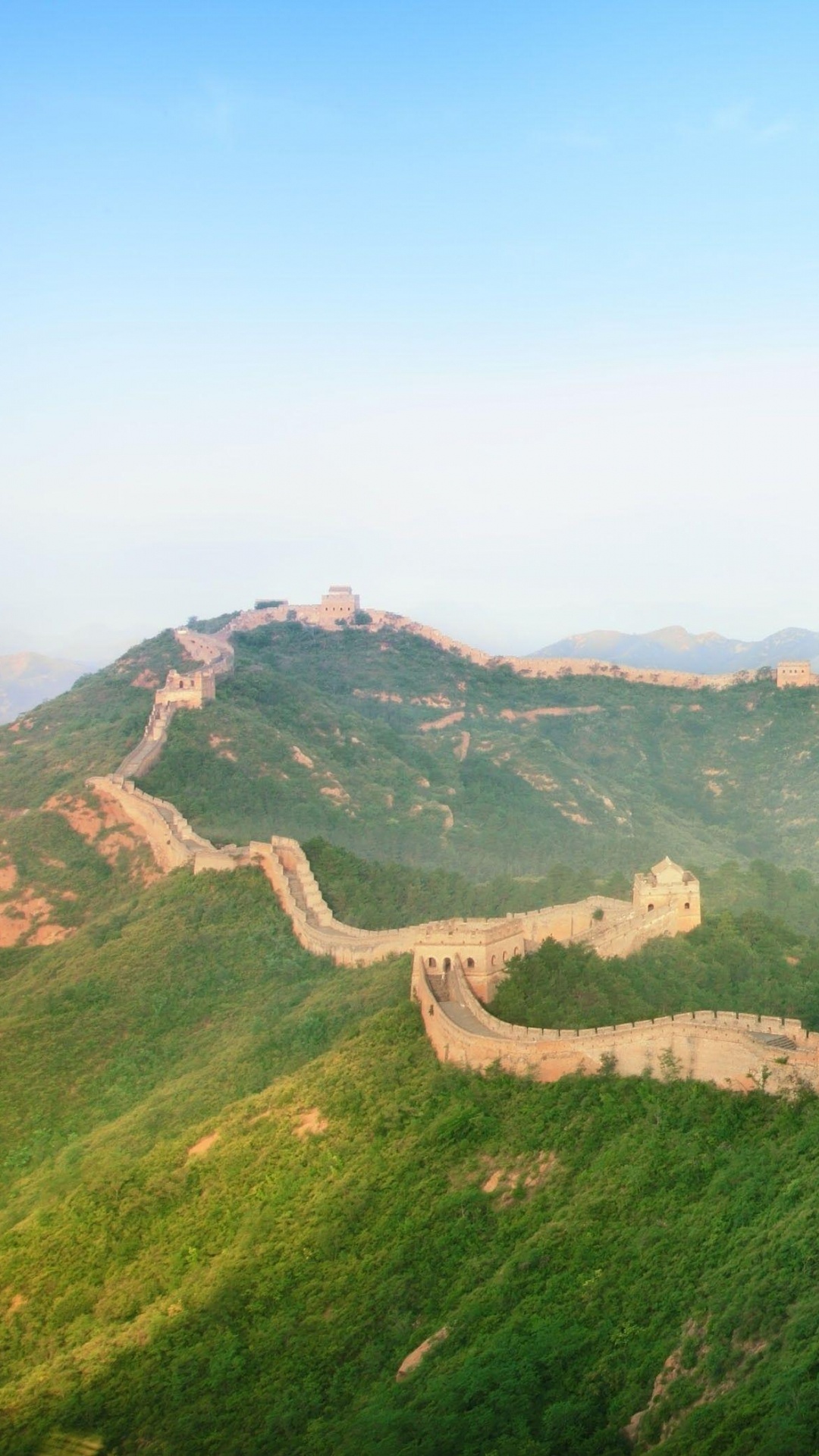 Luftaufnahme Der Grünen Berge Tagsüber. Wallpaper in 1080x1920 Resolution