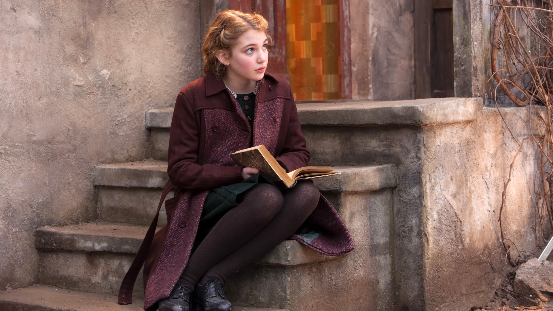 Sophie Nlisse, The Book Thief, Liesel Meminger, Hans Hubermann, Rosa Hubermann. Wallpaper in 1920x1080 Resolution