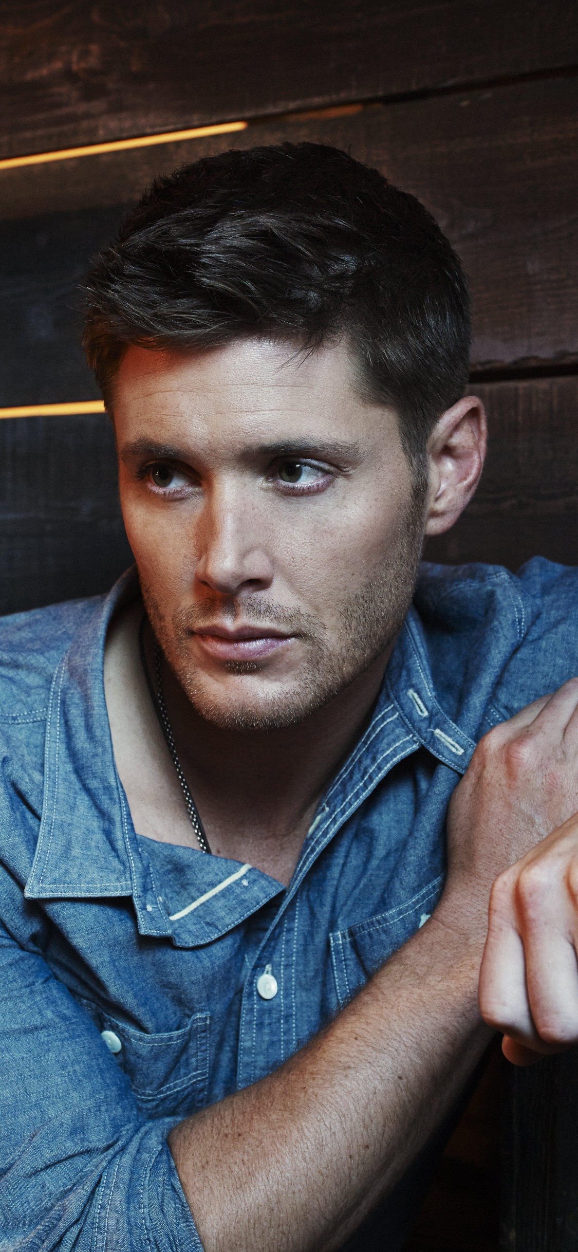 Jensen Ackles, Surnaturel, Dean Winchester. Wallpaper in 1125x2436 Resolution