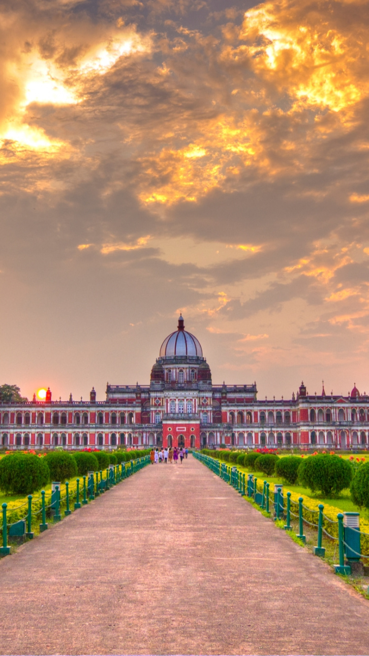 White and Brown Concrete Building Under Cloudy Sky During Daytime. Wallpaper in 750x1334 Resolution
