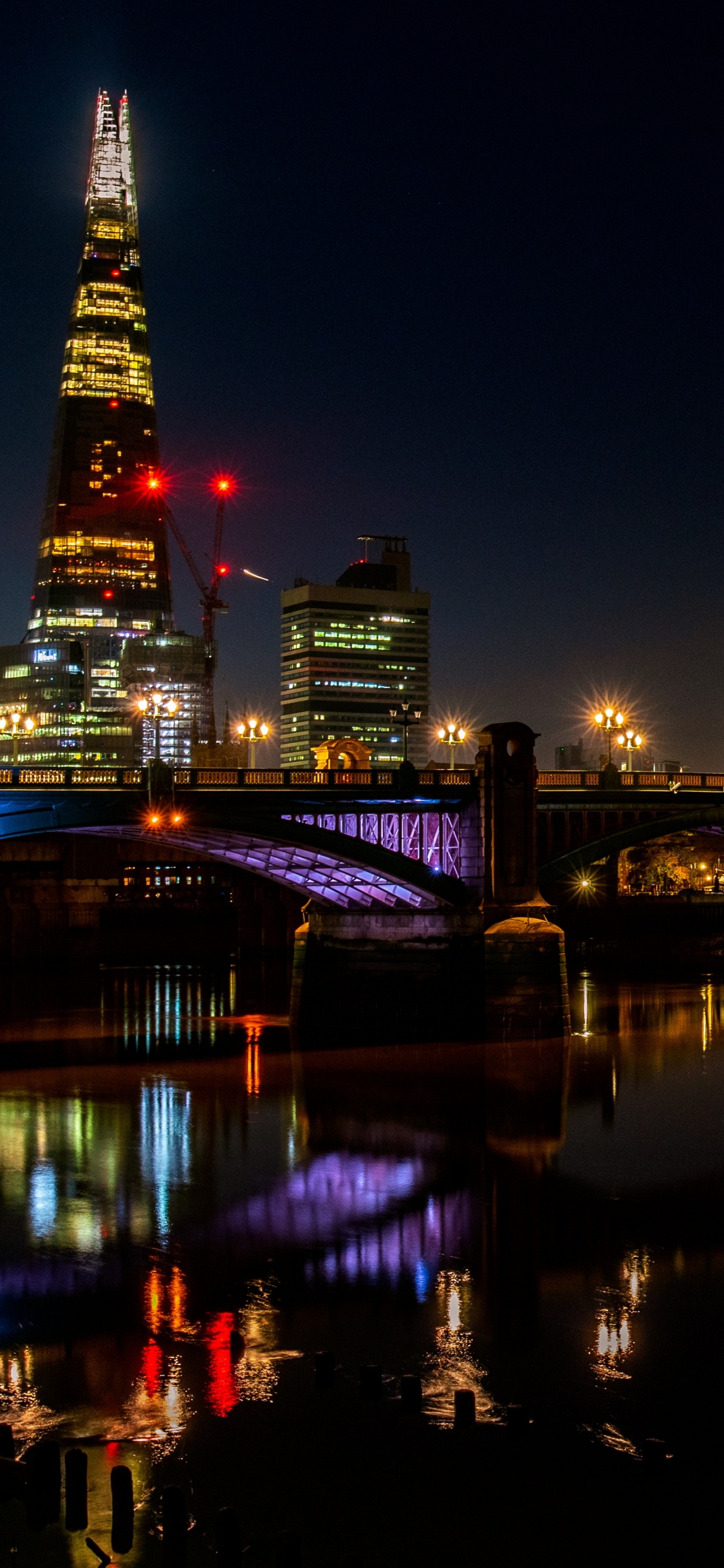 Skyline Der Stadt Bei Nacht Night. Wallpaper in 1125x2436 Resolution