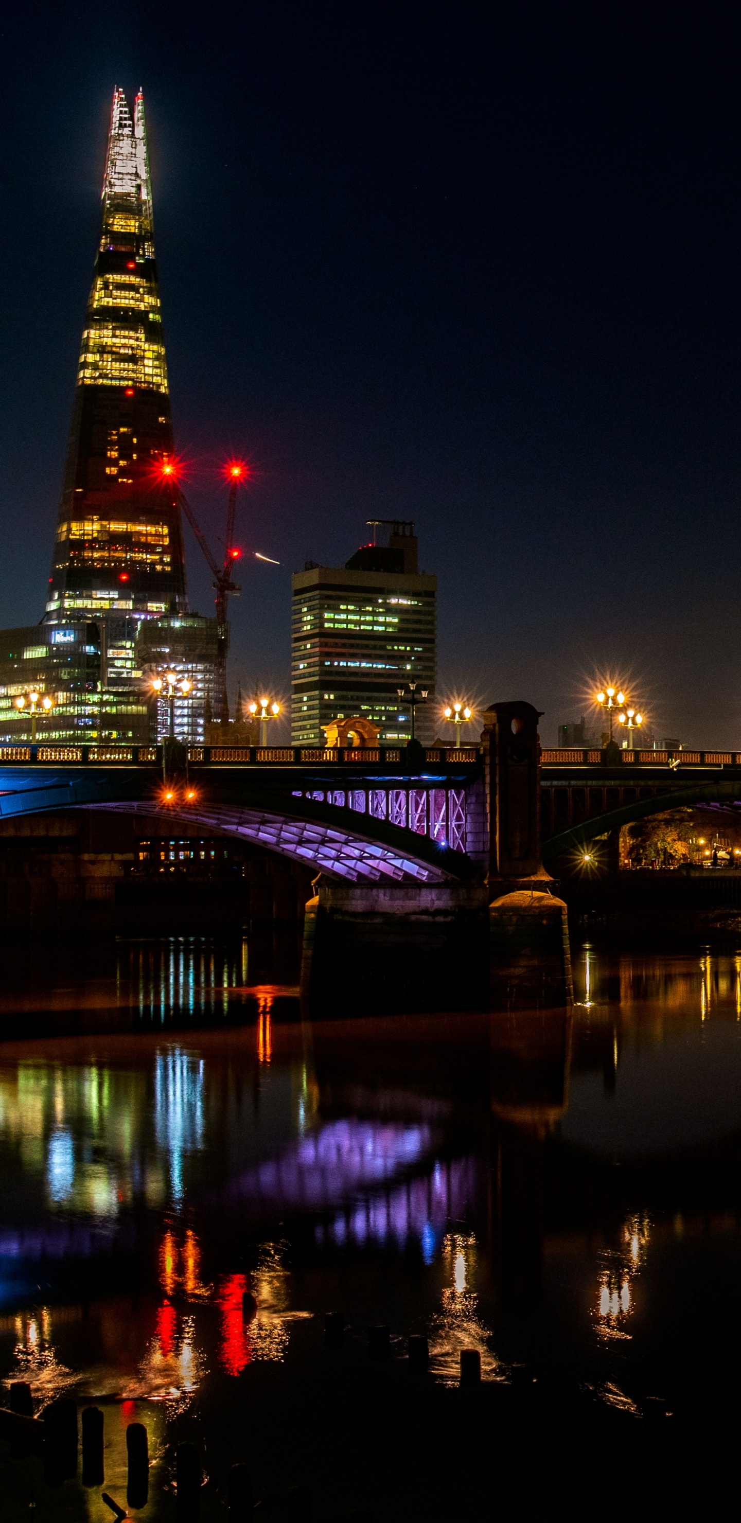 Skyline Der Stadt Bei Nacht Night. Wallpaper in 1440x2960 Resolution