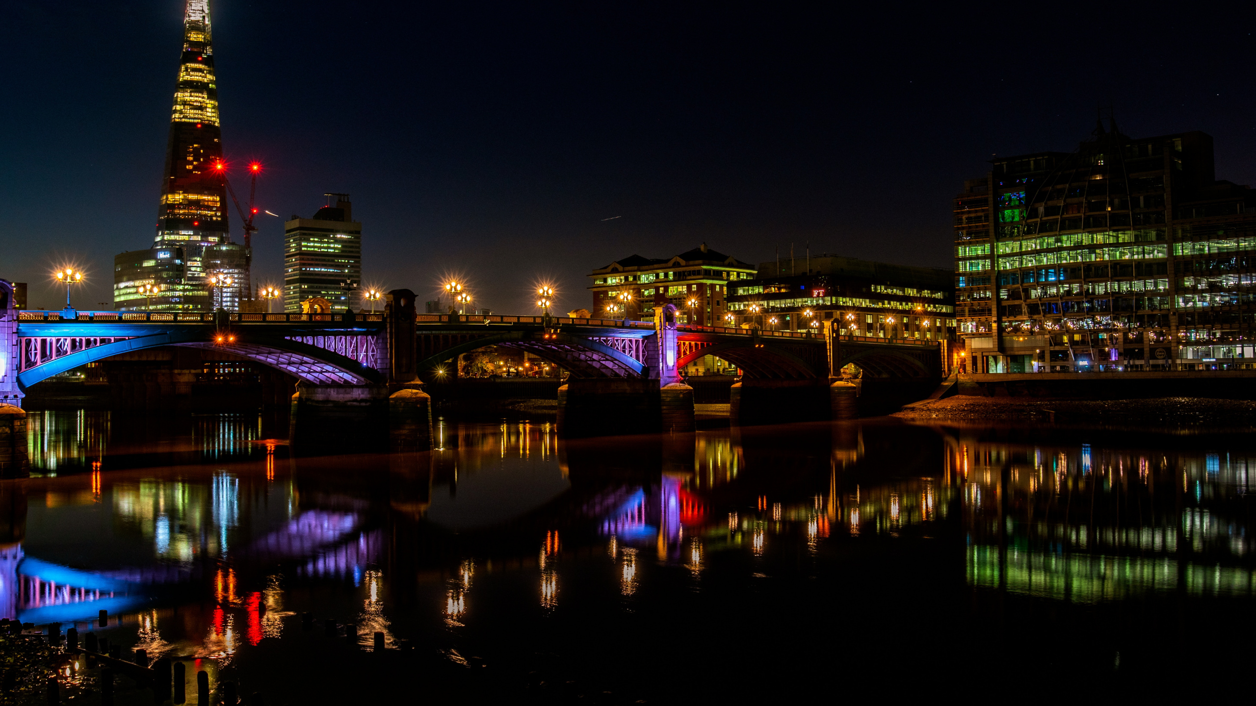 Skyline Der Stadt Bei Nacht Night. Wallpaper in 2560x1440 Resolution