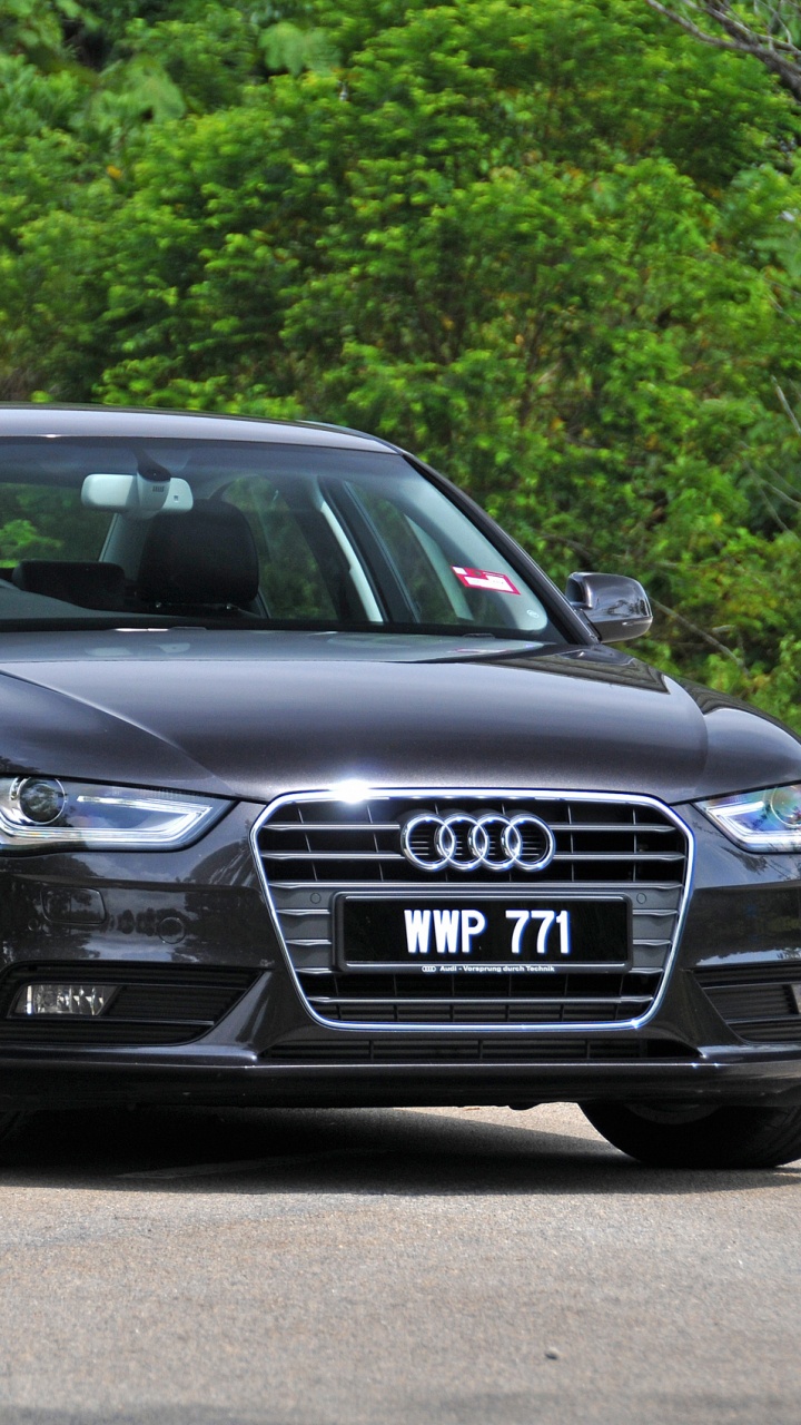 Audi a 4 Negro en la Carretera Durante el Día. Wallpaper in 720x1280 Resolution