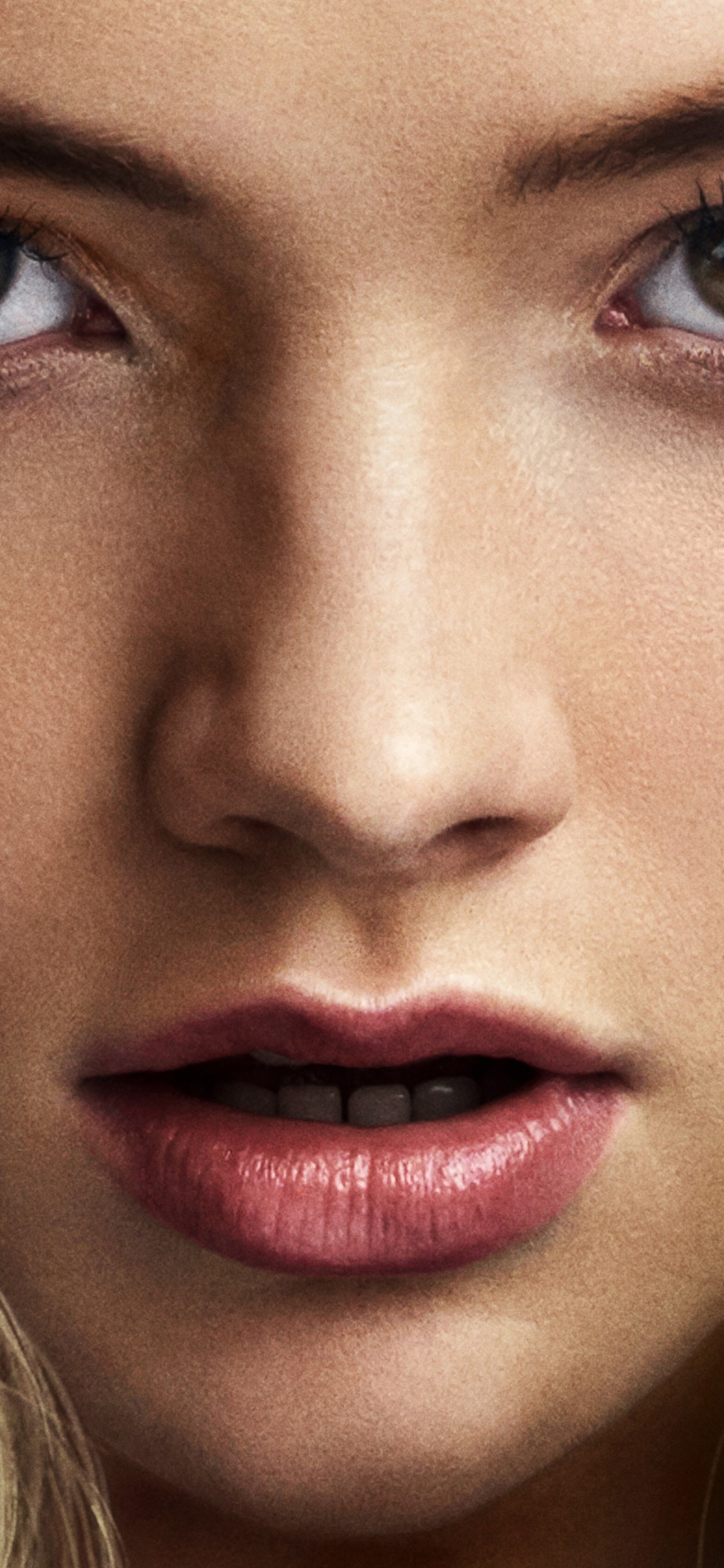 Mujer Rubia Con Cabello Rubio. Wallpaper in 1242x2688 Resolution