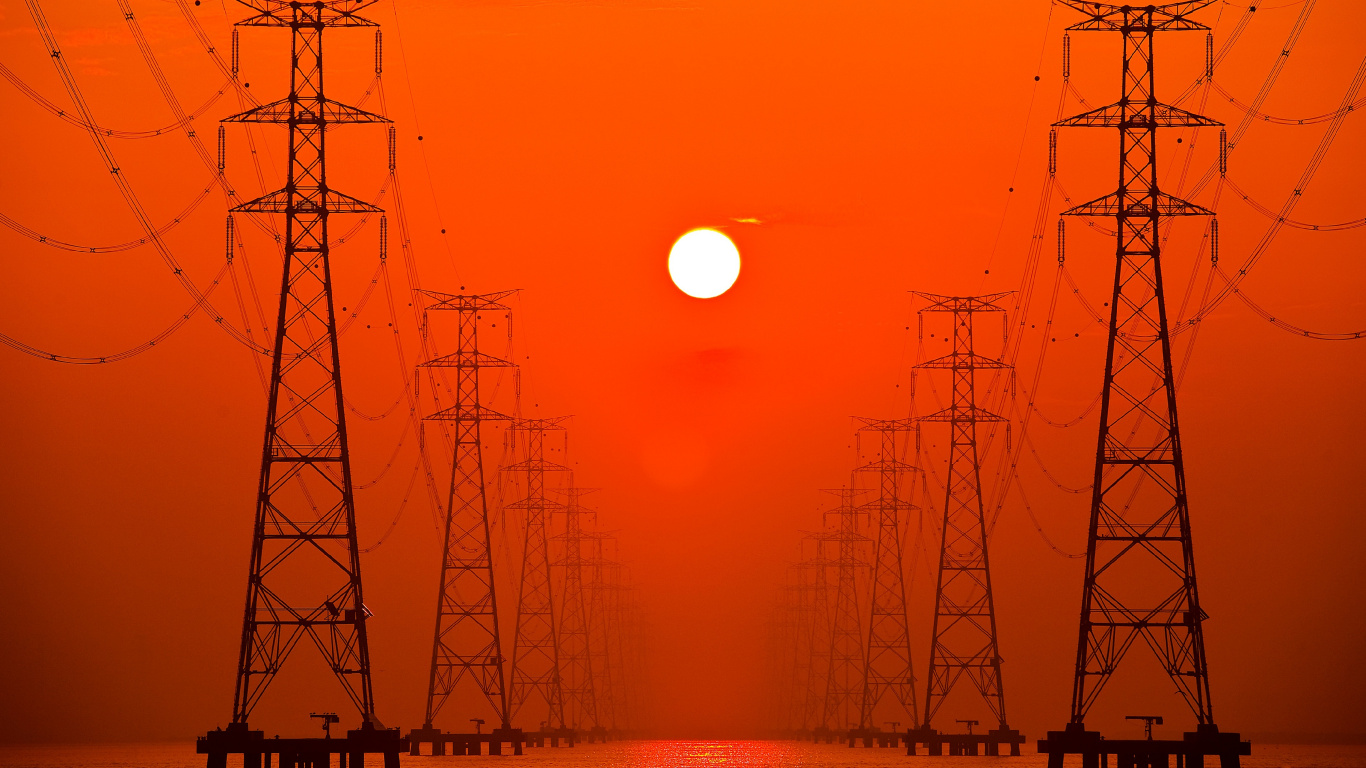 Silueta de Torre Eléctrica Durante la Puesta de Sol. Wallpaper in 1366x768 Resolution